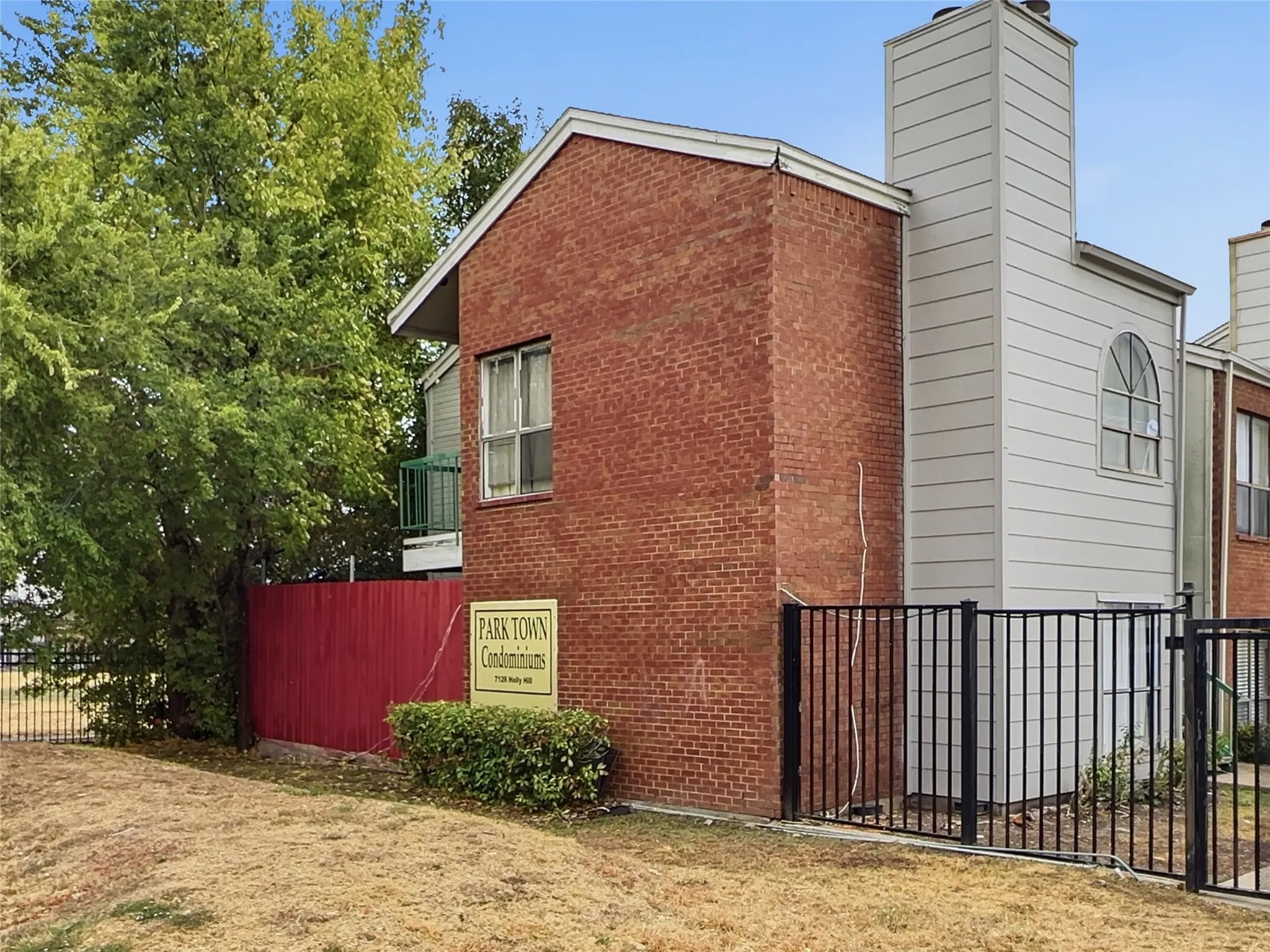 Condominium For Sale in Dallas County , 7126 Holly Hill Drive 304, Dallas, Texas 75231, 1 Bedroom, 1 Bathroom, Garage spaces, 647 Sqft, built in 1983, mls#21401393, Real Estate Agent in Dallas, Homes For Sale in Dallas county, Homes For Sale in Dallas, Realtor in Dallas Texas, Real Estate Brokerage Independent Realty Texas, Luminita Cordes Realtor