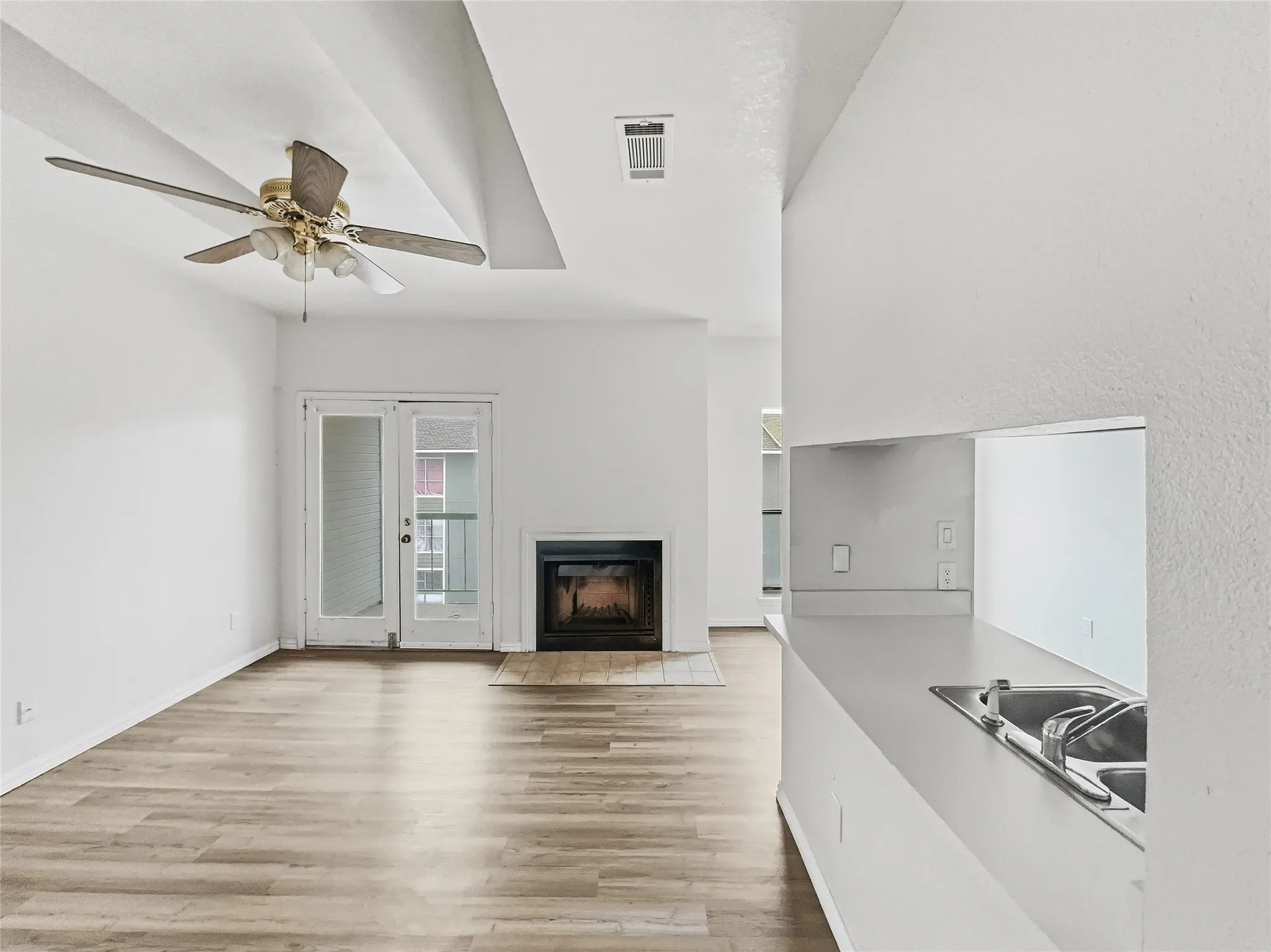 Condominium For Sale in Dallas County , 7126 Holly Hill Drive 304, Dallas, Texas 75231, 1 Bedroom, 1 Bathroom, Garage spaces, 647 Sqft, built in 1983, mls#21401393, Real Estate Agent in Dallas, Homes For Sale in Dallas county, Homes For Sale in Dallas, Realtor in Dallas Texas, Real Estate Brokerage Independent Realty Texas, Luminita Cordes Realtor