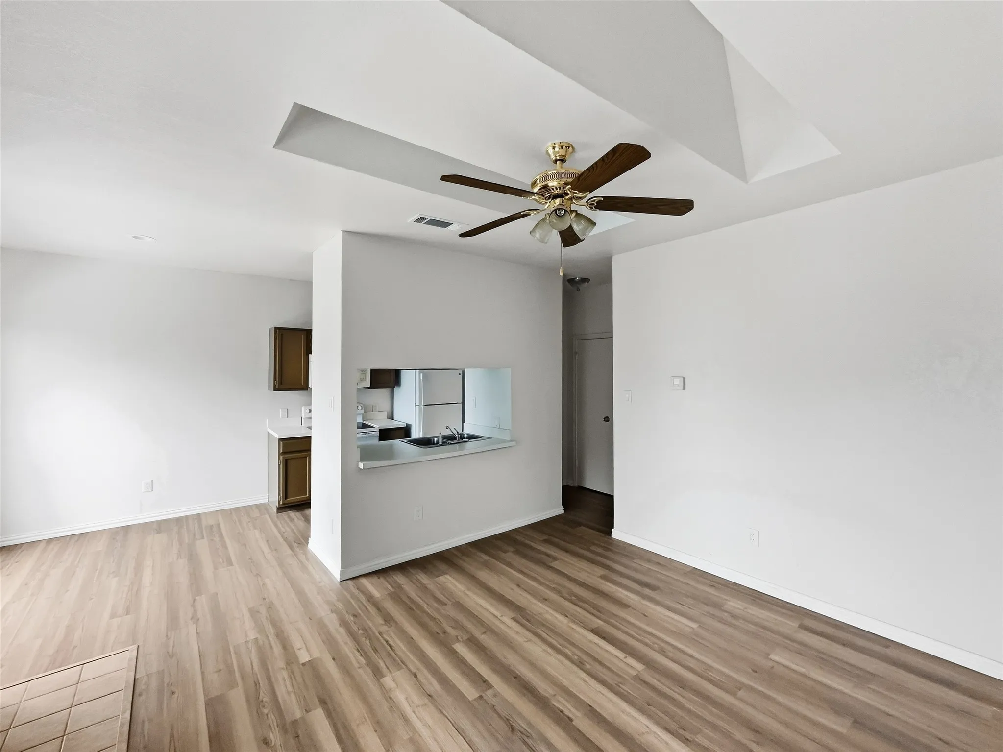 Condominium For Sale in Dallas County , 7126 Holly Hill Drive 304, Dallas, Texas 75231, 1 Bedroom, 1 Bathroom, Garage spaces, 647 Sqft, built in 1983, mls#21401393, Real Estate Agent in Dallas, Homes For Sale in Dallas county, Homes For Sale in Dallas, Realtor in Dallas Texas, Real Estate Brokerage Independent Realty Texas, Luminita Cordes Realtor