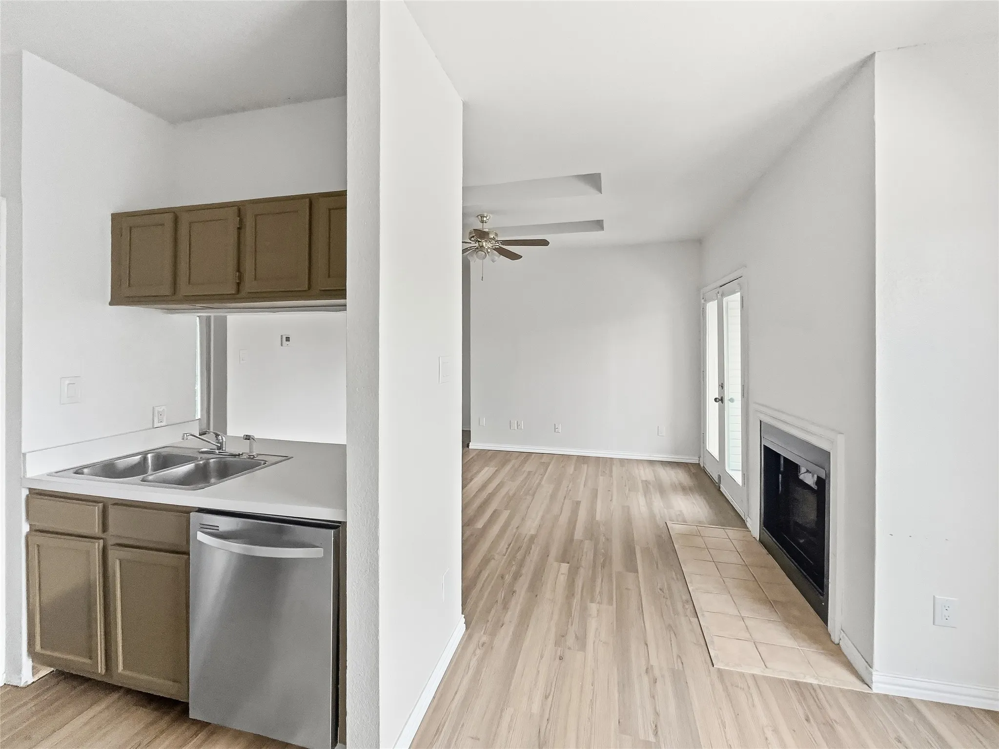Condominium For Sale in Dallas County , 7126 Holly Hill Drive 304, Dallas, Texas 75231, 1 Bedroom, 1 Bathroom, Garage spaces, 647 Sqft, built in 1983, mls#21401393, Real Estate Agent in Dallas, Homes For Sale in Dallas county, Homes For Sale in Dallas, Realtor in Dallas Texas, Real Estate Brokerage Independent Realty Texas, Luminita Cordes Realtor