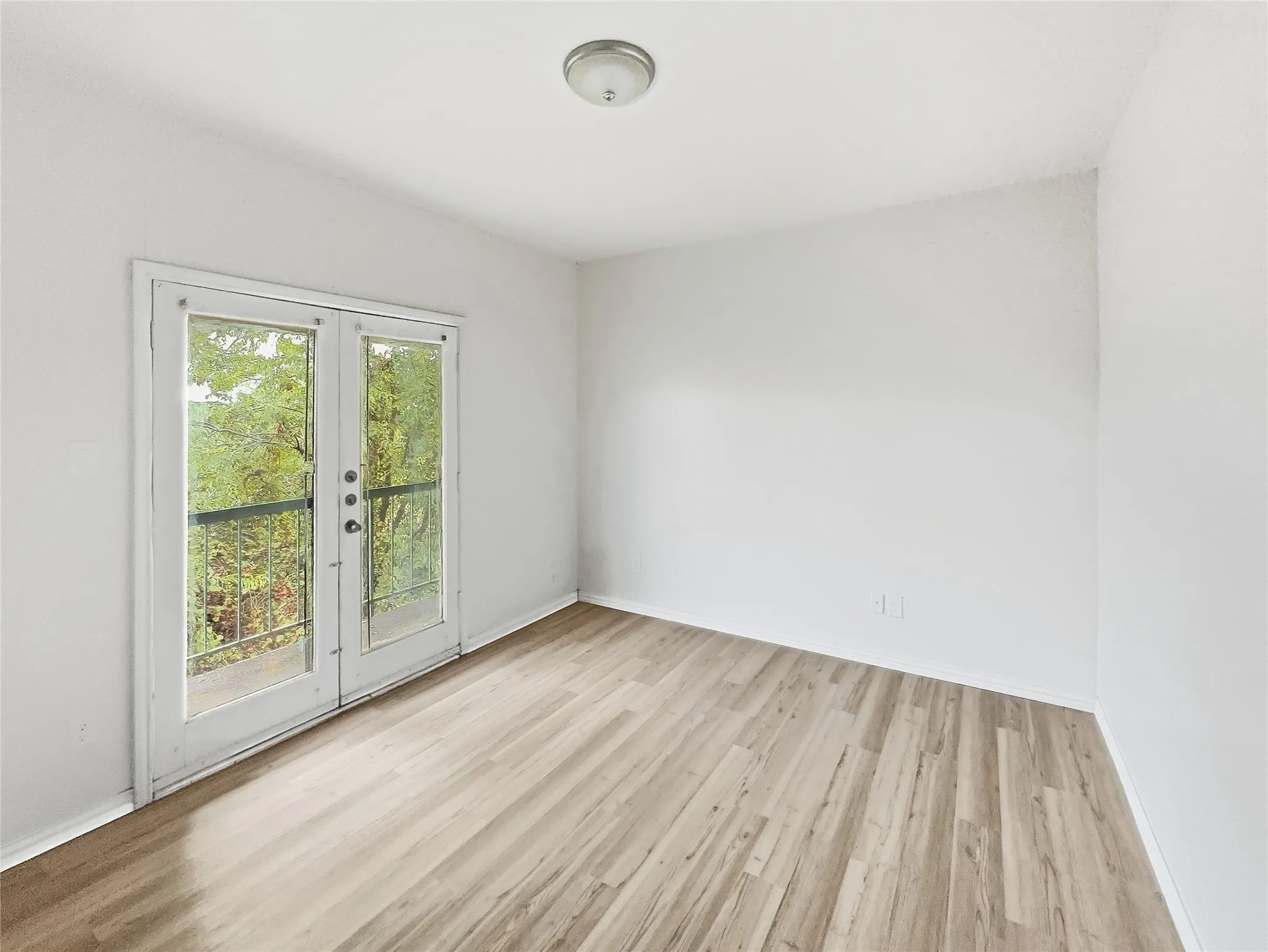Condominium For Sale in Dallas County , 7126 Holly Hill Drive 304, Dallas, Texas 75231, 1 Bedroom, 1 Bathroom, Garage spaces, 647 Sqft, built in 1983, mls#21401393, Real Estate Agent in Dallas, Homes For Sale in Dallas county, Homes For Sale in Dallas, Realtor in Dallas Texas, Real Estate Brokerage Independent Realty Texas, Luminita Cordes Realtor