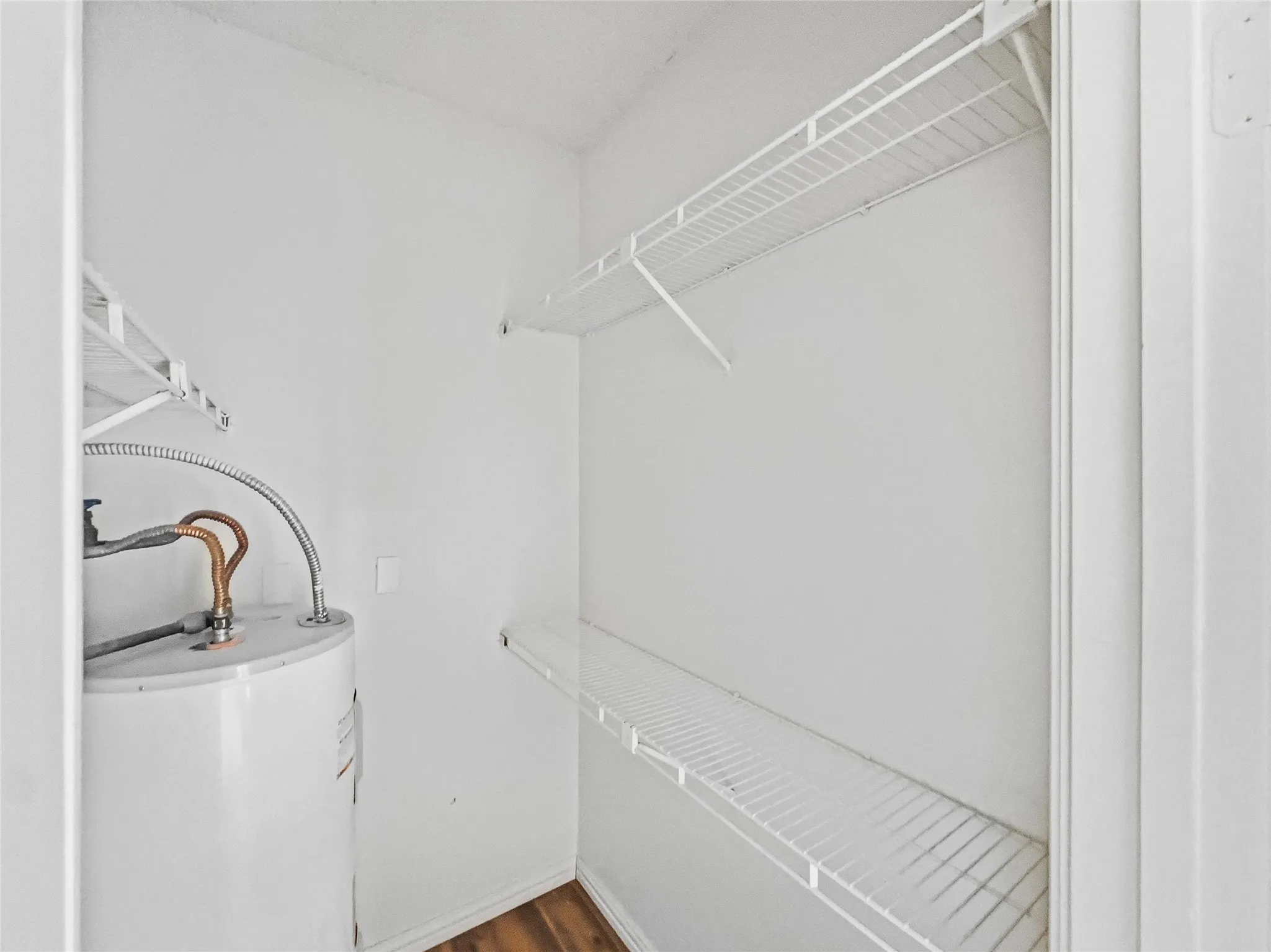 Condominium For Sale in Dallas County , 7126 Holly Hill Drive 304, Dallas, Texas 75231, 1 Bedroom, 1 Bathroom, Garage spaces, 647 Sqft, built in 1983, mls#21401393, Real Estate Agent in Dallas, Homes For Sale in Dallas county, Homes For Sale in Dallas, Realtor in Dallas Texas, Real Estate Brokerage Independent Realty Texas, Luminita Cordes Realtor