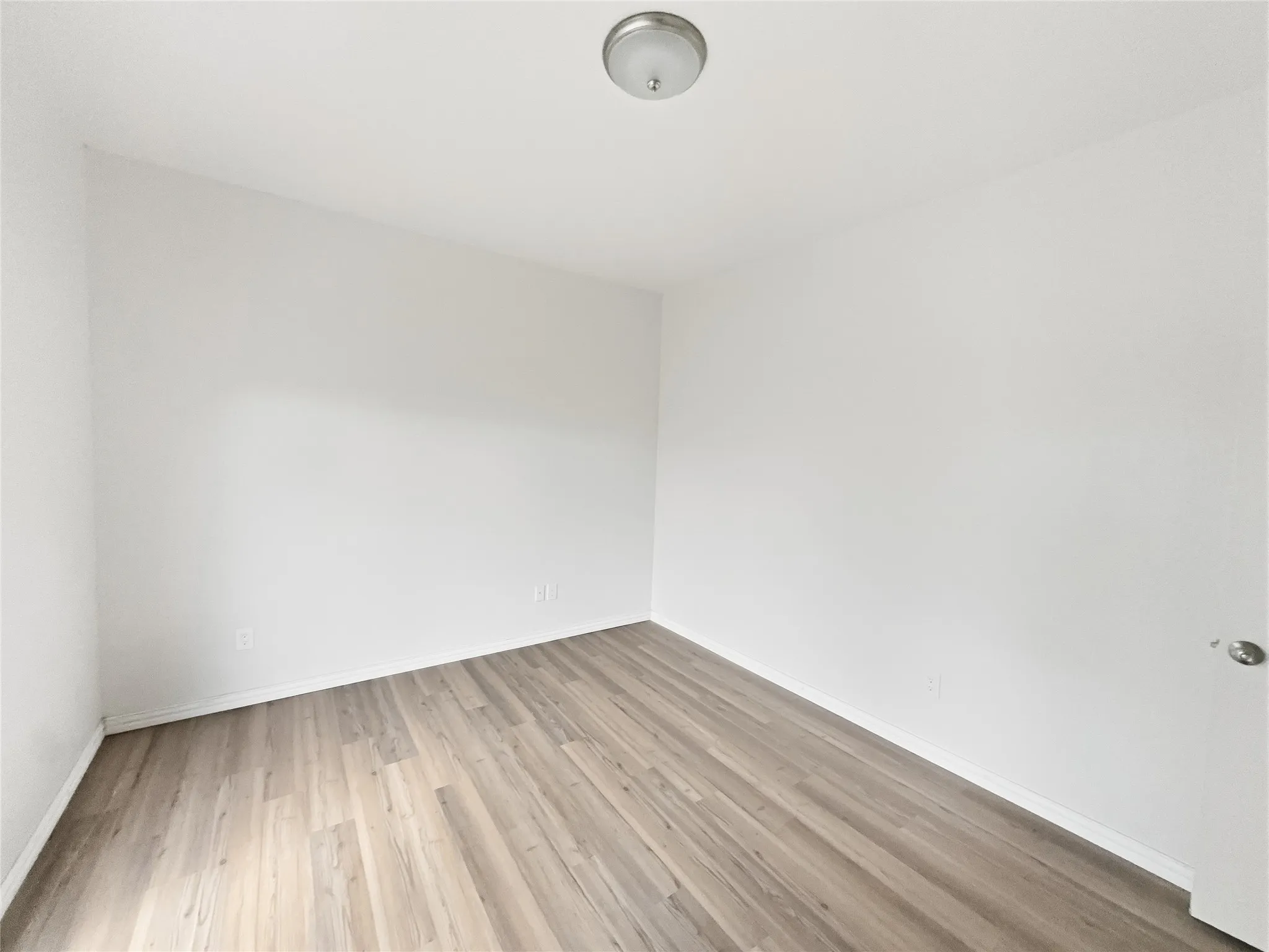 Condominium For Sale in Dallas County , 7126 Holly Hill Drive 304, Dallas, Texas 75231, 1 Bedroom, 1 Bathroom, Garage spaces, 647 Sqft, built in 1983, mls#21401393, Real Estate Agent in Dallas, Homes For Sale in Dallas county, Homes For Sale in Dallas, Realtor in Dallas Texas, Real Estate Brokerage Independent Realty Texas, Luminita Cordes Realtor