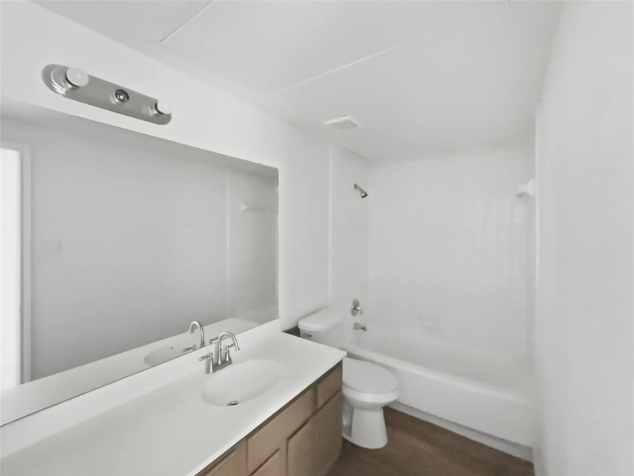 Condominium For Sale in Dallas County , 7126 Holly Hill Drive 304, Dallas, Texas 75231, 1 Bedroom, 1 Bathroom, Garage spaces, 647 Sqft, built in 1983, mls#21401393, Real Estate Agent in Dallas, Homes For Sale in Dallas county, Homes For Sale in Dallas, Realtor in Dallas Texas, Real Estate Brokerage Independent Realty Texas, Luminita Cordes Realtor