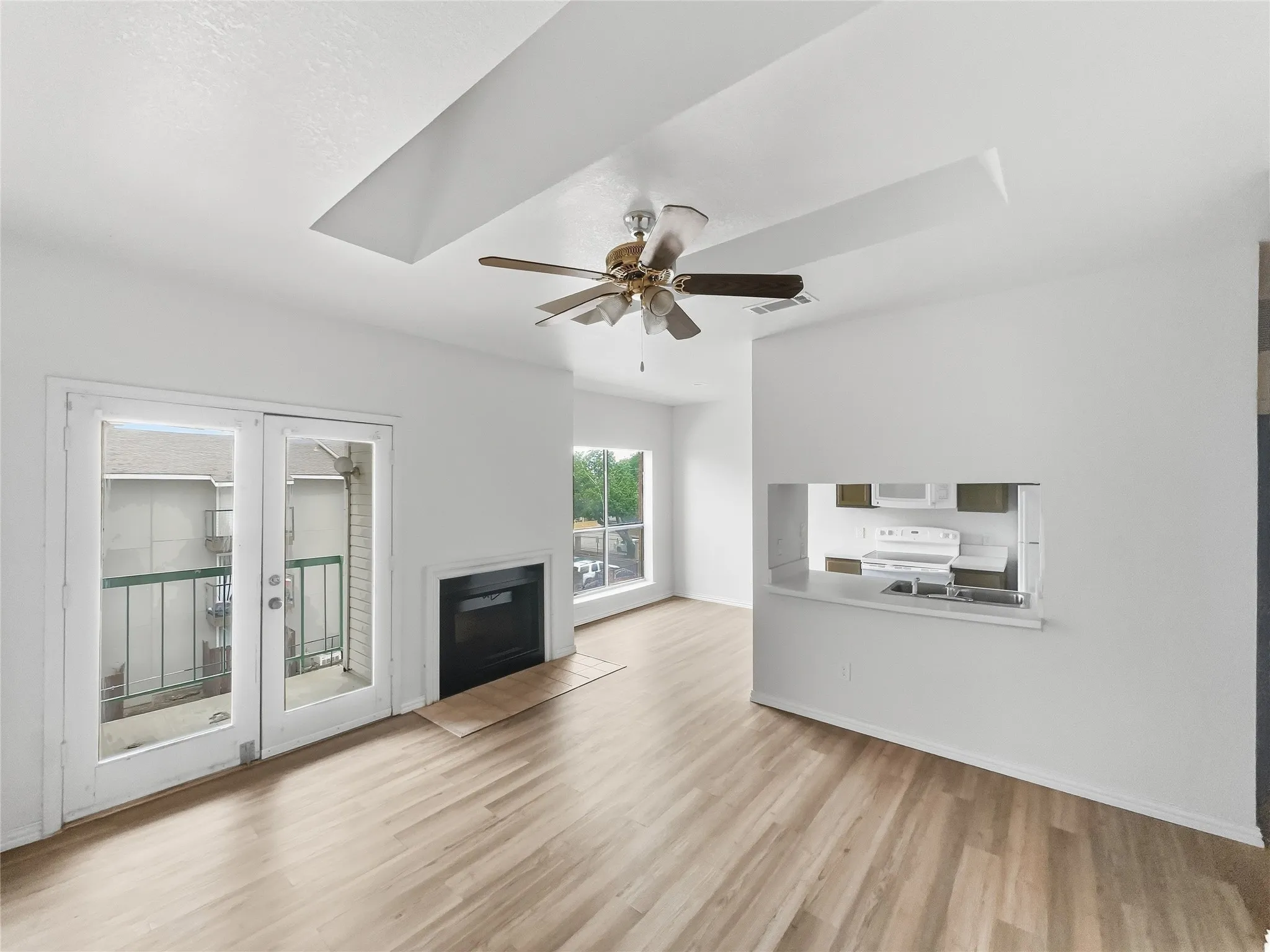 Condominium For Sale in Dallas County , 7126 Holly Hill Drive 304, Dallas, Texas 75231, 1 Bedroom, 1 Bathroom, Garage spaces, 647 Sqft, built in 1983, mls#21401393, Real Estate Agent in Dallas, Homes For Sale in Dallas county, Homes For Sale in Dallas, Realtor in Dallas Texas, Real Estate Brokerage Independent Realty Texas, Luminita Cordes Realtor