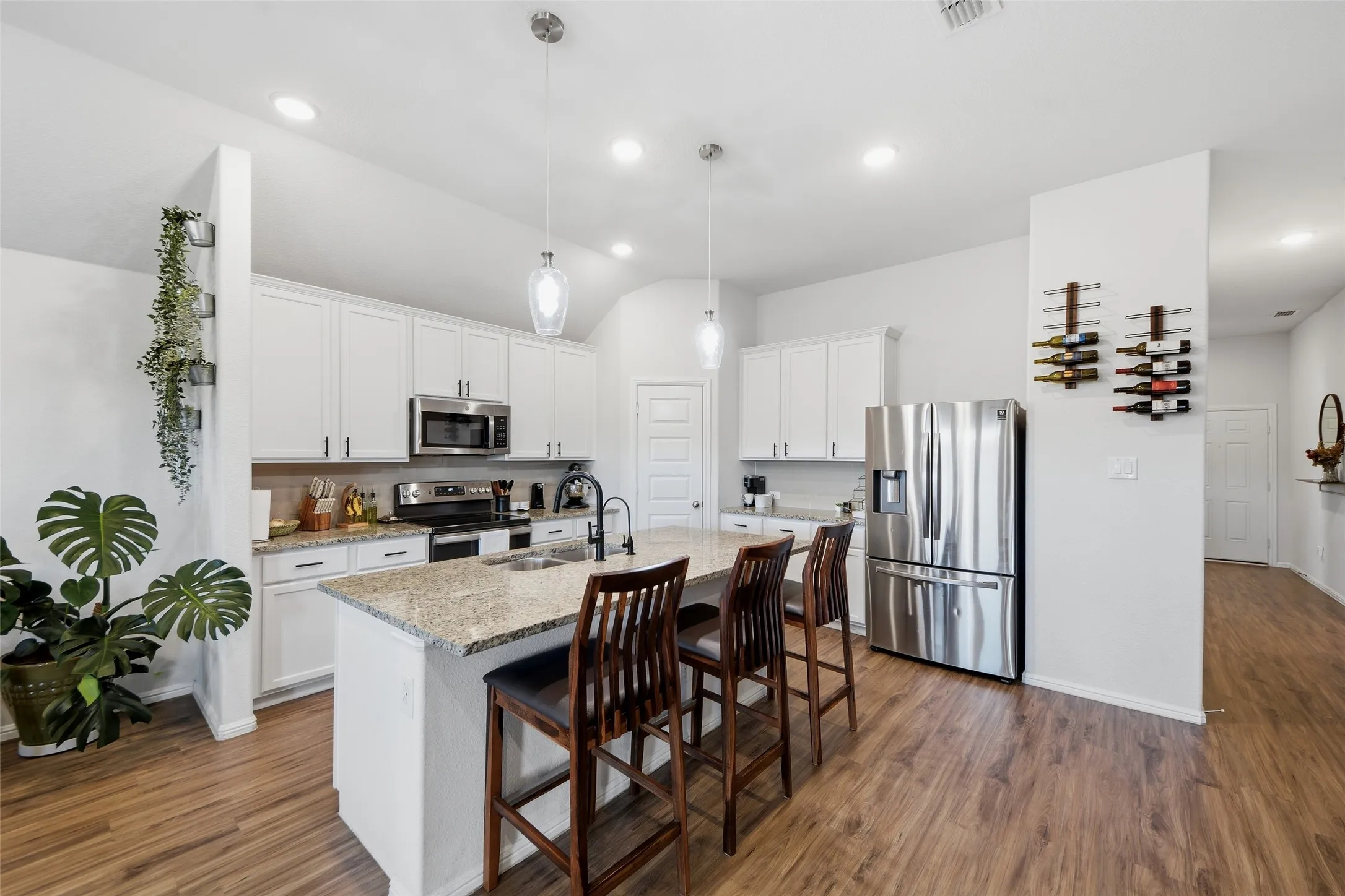 Single Family Residence For Sale in Collin County , 2208 Maplewood Drive, Melissa, Texas 75454, 3 Bedroom, 2 Bathroom, 2 Garage spaces, 1,941 Sqft, built in 2020, mls#21403799, Real Estate Agent in Melissa, Homes For Sale in Collin county, Homes For Sale in Melissa, Realtor in Melissa Texas, Real Estate Brokerage Independent Realty Texas, Luminita Cordes Realtor