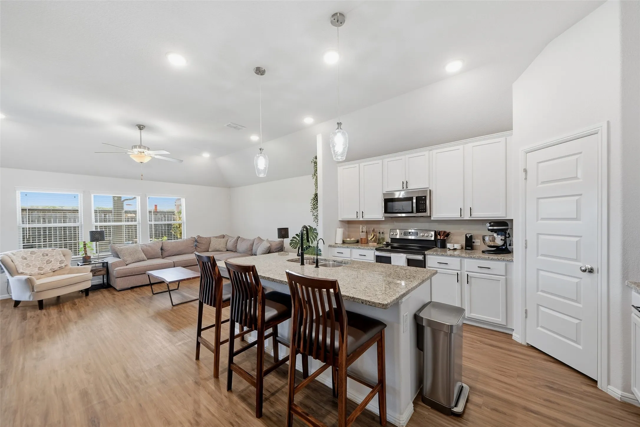 Single Family Residence For Sale in Collin County , 2208 Maplewood Drive, Melissa, Texas 75454, 3 Bedroom, 2 Bathroom, 2 Garage spaces, 1,941 Sqft, built in 2020, mls#21403799, Real Estate Agent in Melissa, Homes For Sale in Collin county, Homes For Sale in Melissa, Realtor in Melissa Texas, Real Estate Brokerage Independent Realty Texas, Luminita Cordes Realtor
