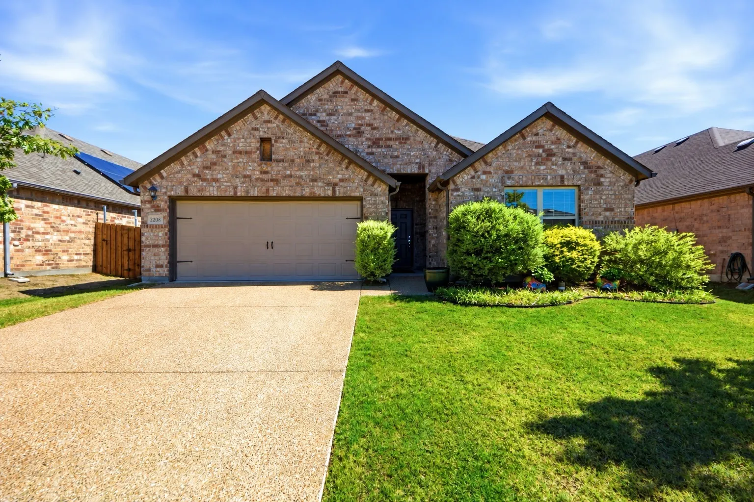 Single Family Residence For Sale in Collin County , 2208 Maplewood Drive, Melissa, Texas 75454, 3 Bedroom, 2 Bathroom, 2 Garage spaces, 1,941 Sqft, built in 2020, mls#21403799, Real Estate Agent in Melissa, Homes For Sale in Collin county, Homes For Sale in Melissa, Realtor in Melissa Texas, Real Estate Brokerage Independent Realty Texas, Luminita Cordes Realtor