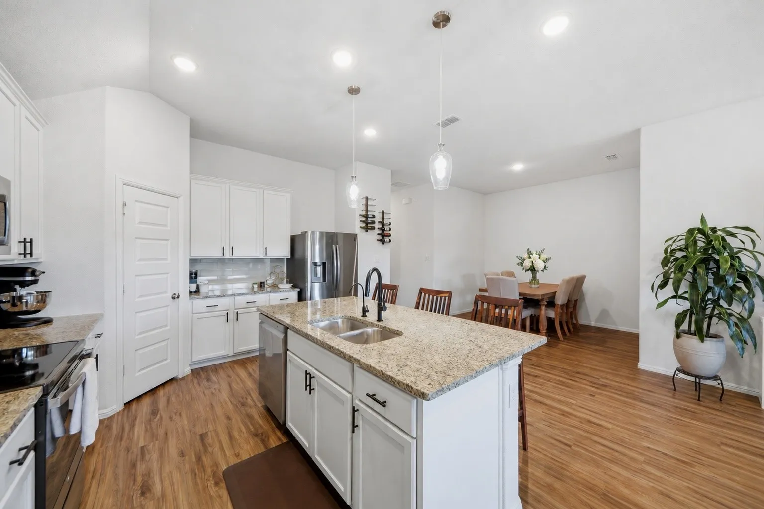 Single Family Residence For Sale in Collin County , 2208 Maplewood Drive, Melissa, Texas 75454, 3 Bedroom, 2 Bathroom, 2 Garage spaces, 1,941 Sqft, built in 2020, mls#21403799, Real Estate Agent in Melissa, Homes For Sale in Collin county, Homes For Sale in Melissa, Realtor in Melissa Texas, Real Estate Brokerage Independent Realty Texas, Luminita Cordes Realtor