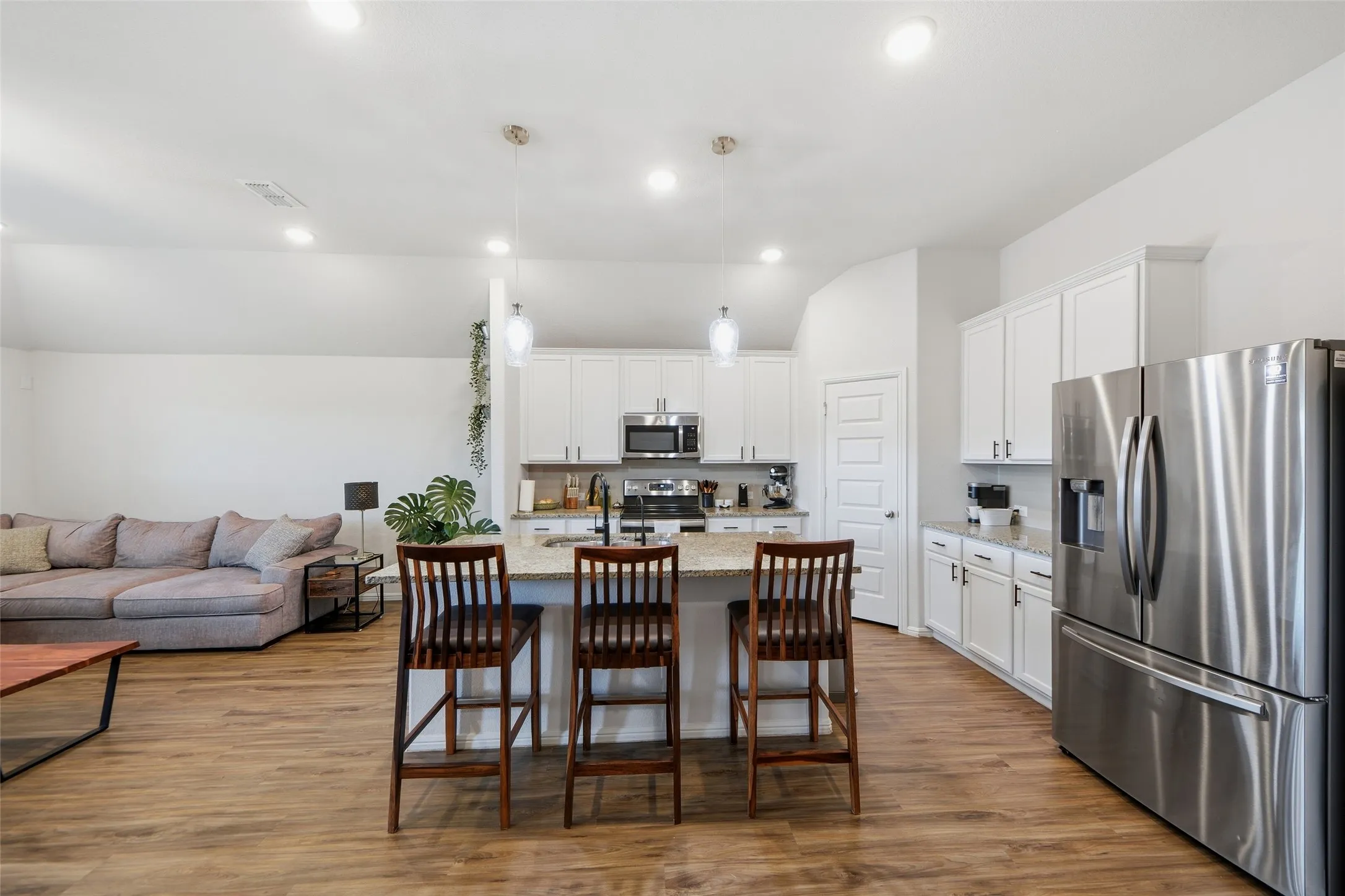 Single Family Residence For Sale in Collin County , 2208 Maplewood Drive, Melissa, Texas 75454, 3 Bedroom, 2 Bathroom, 2 Garage spaces, 1,941 Sqft, built in 2020, mls#21403799, Real Estate Agent in Melissa, Homes For Sale in Collin county, Homes For Sale in Melissa, Realtor in Melissa Texas, Real Estate Brokerage Independent Realty Texas, Luminita Cordes Realtor