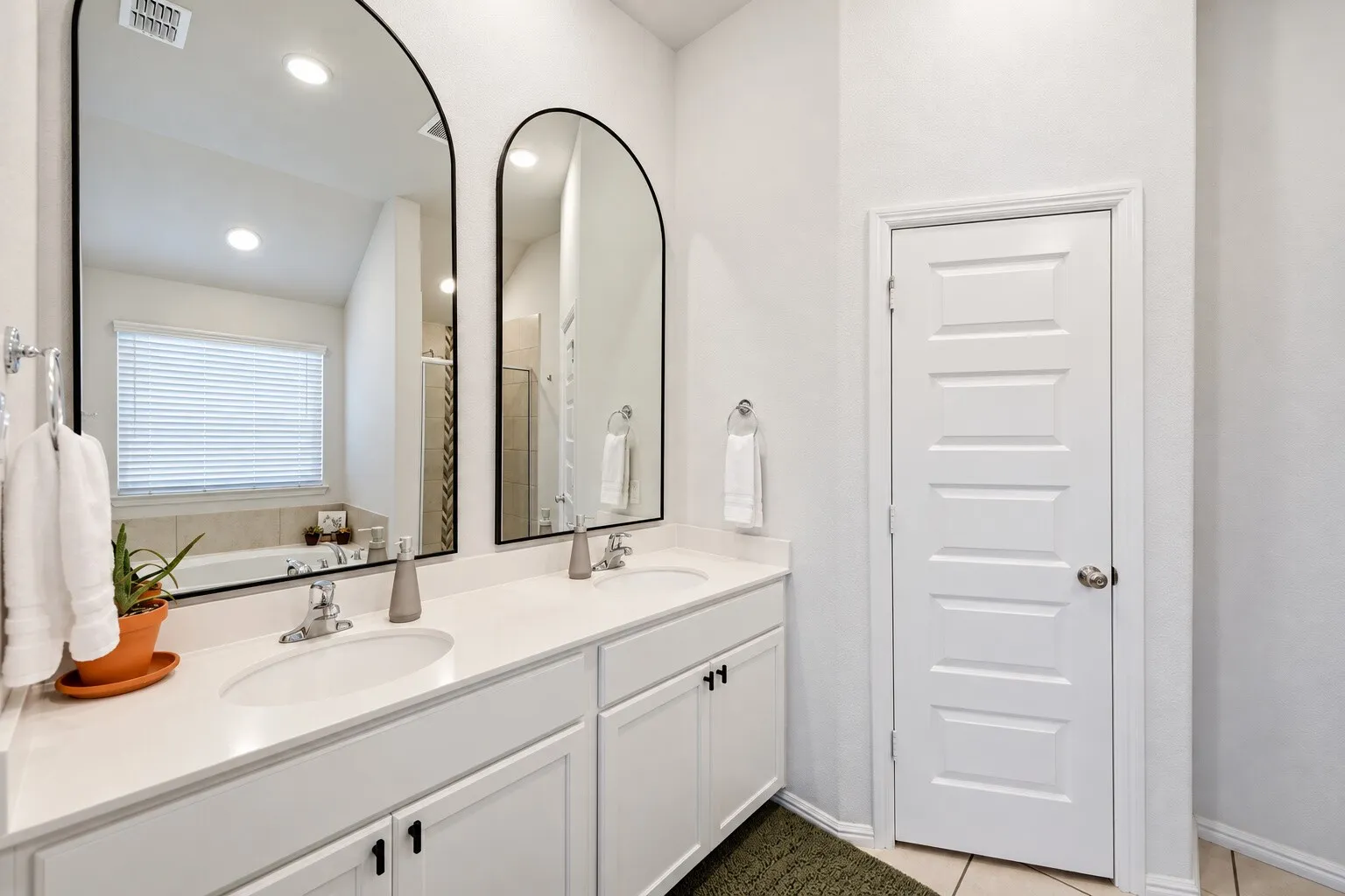 Single Family Residence For Sale in Collin County , 2208 Maplewood Drive, Melissa, Texas 75454, 3 Bedroom, 2 Bathroom, 2 Garage spaces, 1,941 Sqft, built in 2020, mls#21403799, Real Estate Agent in Melissa, Homes For Sale in Collin county, Homes For Sale in Melissa, Realtor in Melissa Texas, Real Estate Brokerage Independent Realty Texas, Luminita Cordes Realtor