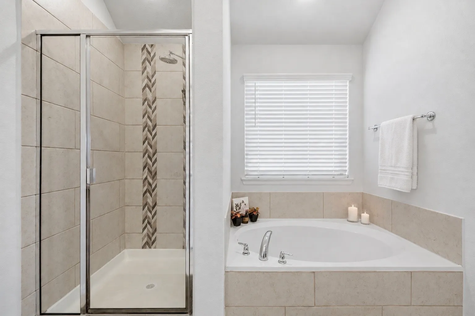 Single Family Residence For Sale in Collin County , 2208 Maplewood Drive, Melissa, Texas 75454, 3 Bedroom, 2 Bathroom, 2 Garage spaces, 1,941 Sqft, built in 2020, mls#21403799, Real Estate Agent in Melissa, Homes For Sale in Collin county, Homes For Sale in Melissa, Realtor in Melissa Texas, Real Estate Brokerage Independent Realty Texas, Luminita Cordes Realtor