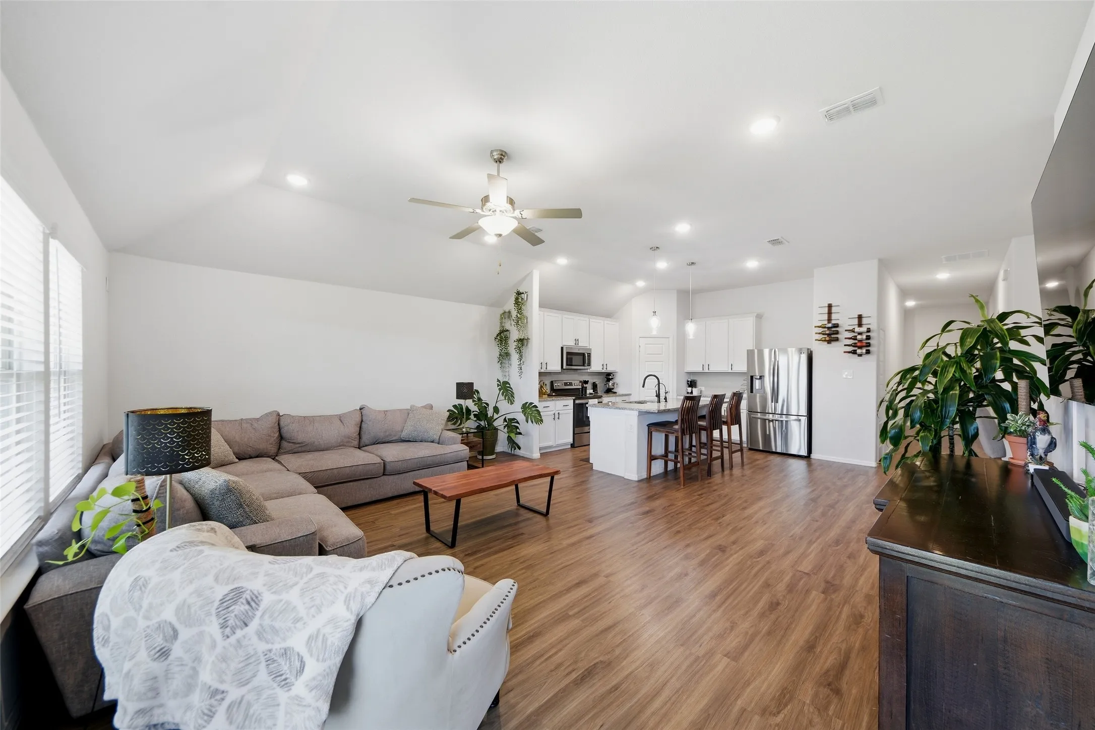Single Family Residence For Sale in Collin County , 2208 Maplewood Drive, Melissa, Texas 75454, 3 Bedroom, 2 Bathroom, 2 Garage spaces, 1,941 Sqft, built in 2020, mls#21403799, Real Estate Agent in Melissa, Homes For Sale in Collin county, Homes For Sale in Melissa, Realtor in Melissa Texas, Real Estate Brokerage Independent Realty Texas, Luminita Cordes Realtor