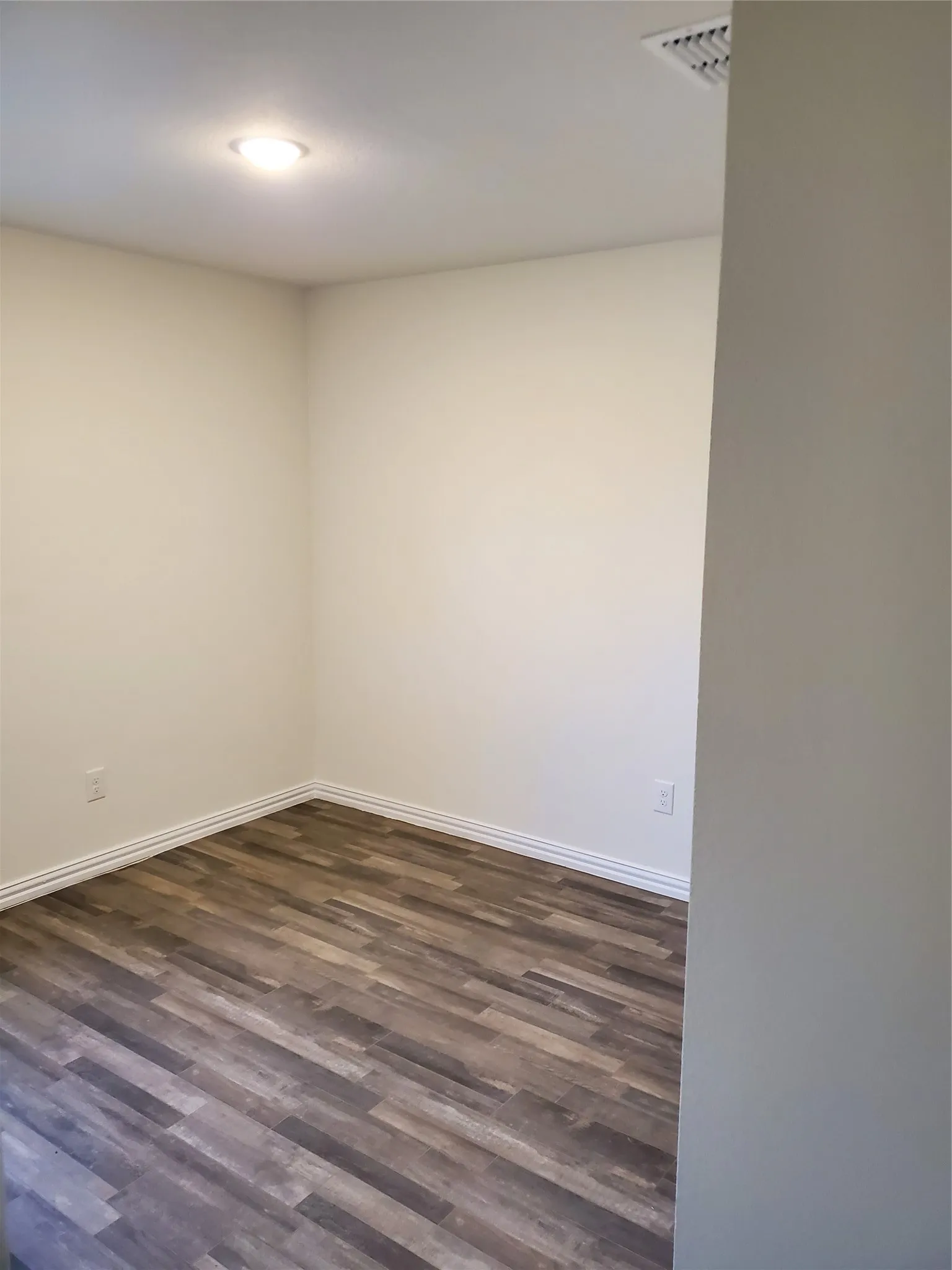 Single Family Residence For Rent in Fannin County , 201 S 2nd Street, Bonham, Texas 75418, 3 Bedroom, 2 Bathroom, Garage spaces, 1,080 Sqft, built in 2021, mls#21406435, Real Estate Agent in Bonham, Homes For Rent in Fannin county, Homes For Rent in Bonham, Realtor in Bonham Texas, Real Estate Brokerage Independent Realty Texas, Luminita Cordes Realtor