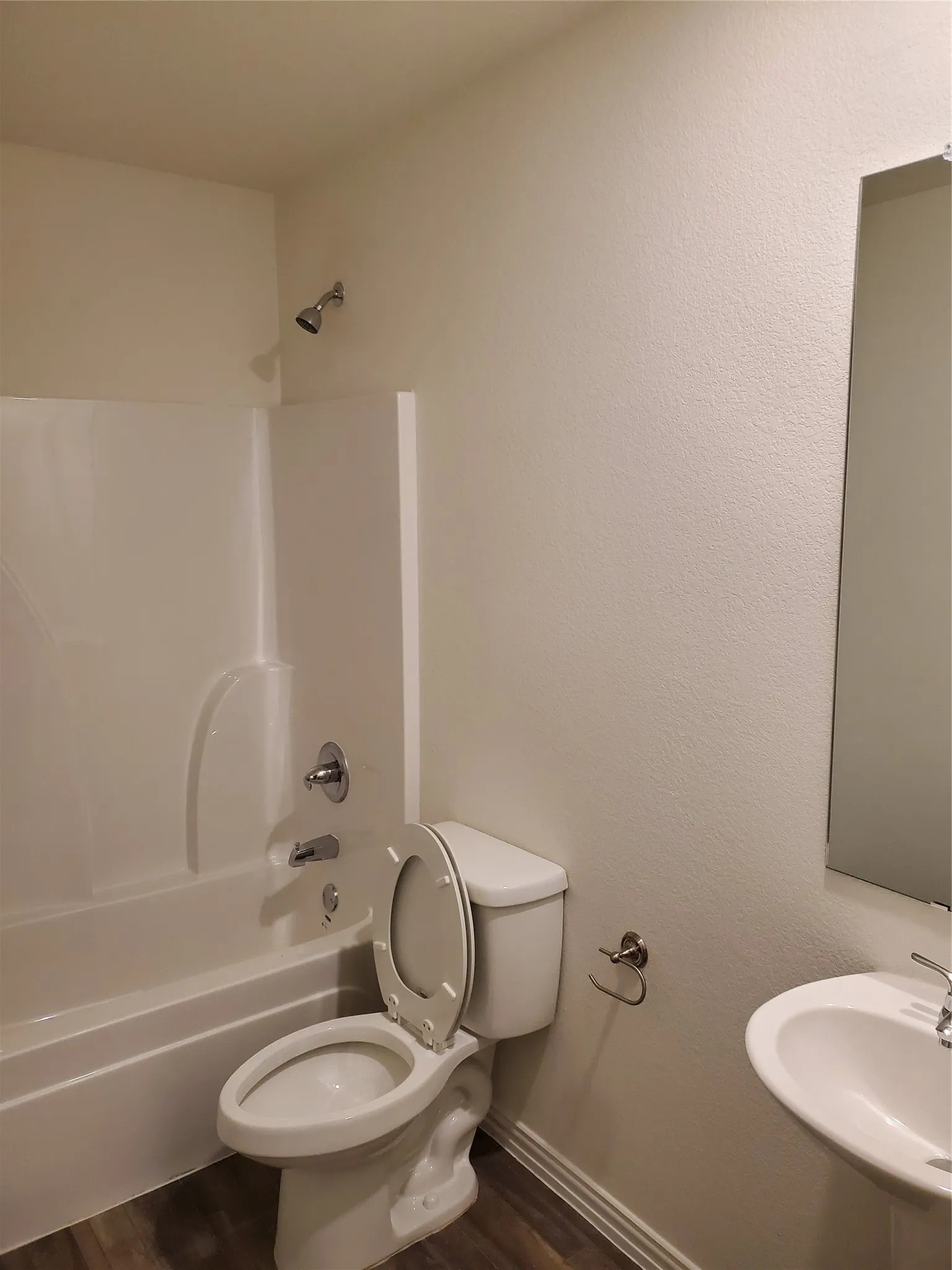 Single Family Residence For Rent in Fannin County , 201 S 2nd Street, Bonham, Texas 75418, 3 Bedroom, 2 Bathroom, Garage spaces, 1,080 Sqft, built in 2021, mls#21406435, Real Estate Agent in Bonham, Homes For Rent in Fannin county, Homes For Rent in Bonham, Realtor in Bonham Texas, Real Estate Brokerage Independent Realty Texas, Luminita Cordes Realtor
