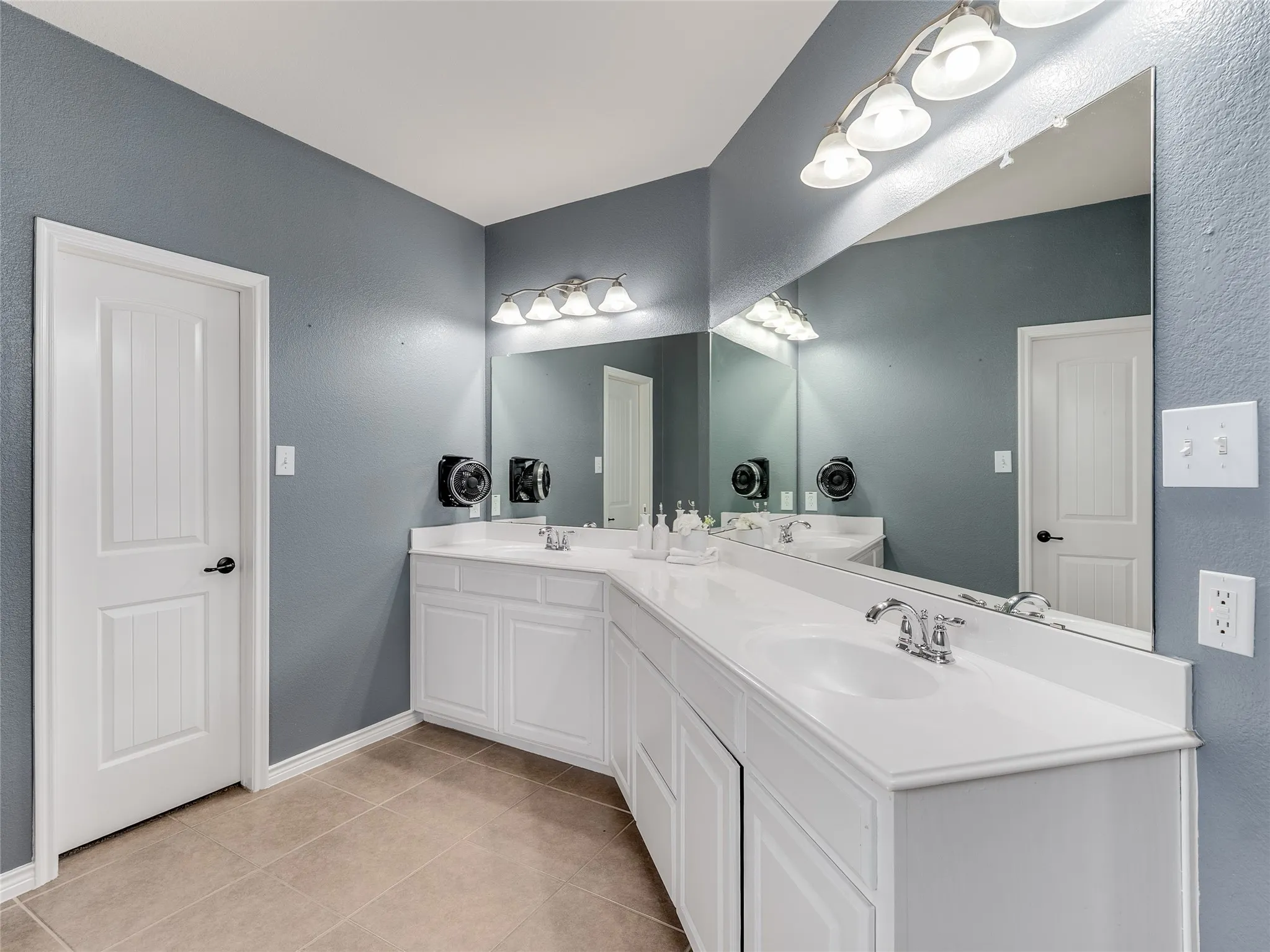 Single Family Residence For Sale in Collin County , 5732 Chateau Drive, Sachse, Texas 75048, 5 Bedroom, 4 Bathroom, 2 Garage spaces, 3,755 Sqft, built in 2010, mls#21406788, Real Estate Agent in Sachse, Homes For Sale in Collin county, Homes For Sale in Sachse, Realtor in Sachse Texas, Real Estate Brokerage Independent Realty Texas, Luminita Cordes Realtor