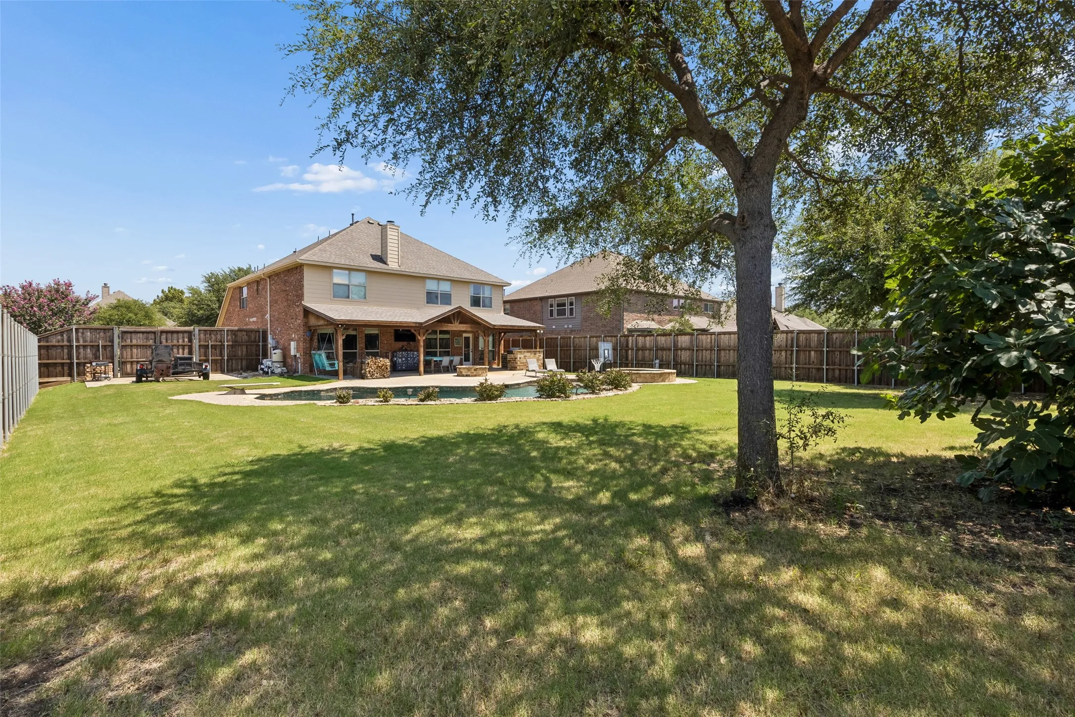 Another view of the huge backyard.