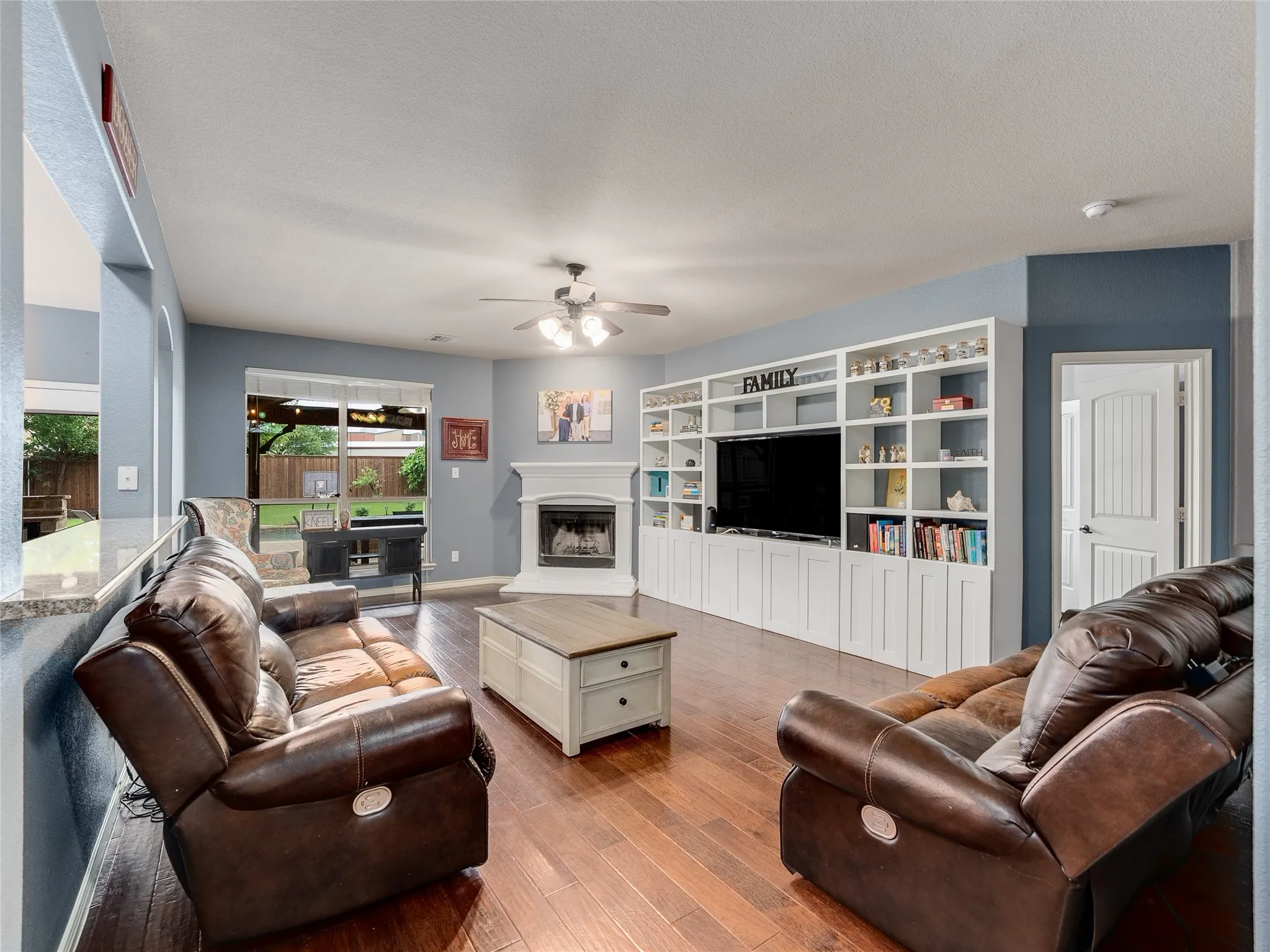 Single Family Residence For Sale in Collin County , 5732 Chateau Drive, Sachse, Texas 75048, 5 Bedroom, 4 Bathroom, 2 Garage spaces, 3,755 Sqft, built in 2010, mls#21406788, Real Estate Agent in Sachse, Homes For Sale in Collin county, Homes For Sale in Sachse, Realtor in Sachse Texas, Real Estate Brokerage Independent Realty Texas, Luminita Cordes Realtor