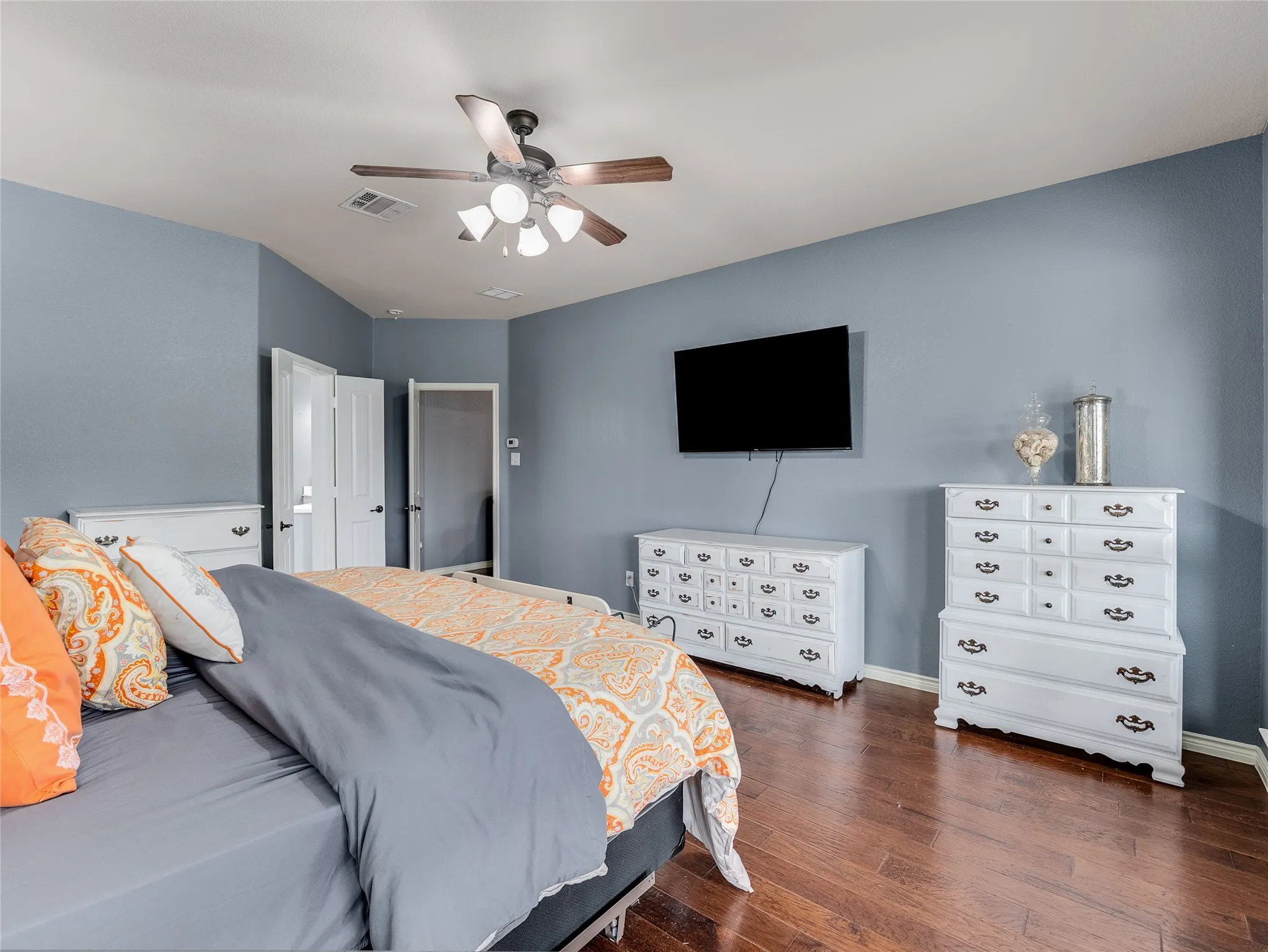Single Family Residence For Sale in Collin County , 5732 Chateau Drive, Sachse, Texas 75048, 5 Bedroom, 4 Bathroom, 2 Garage spaces, 3,755 Sqft, built in 2010, mls#21406788, Real Estate Agent in Sachse, Homes For Sale in Collin county, Homes For Sale in Sachse, Realtor in Sachse Texas, Real Estate Brokerage Independent Realty Texas, Luminita Cordes Realtor
