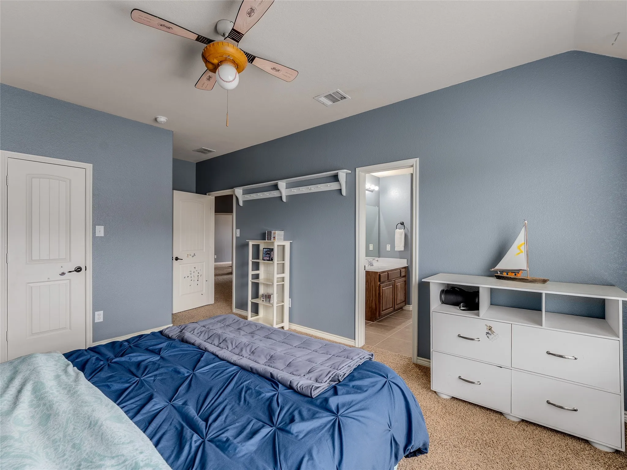Single Family Residence For Sale in Collin County , 5732 Chateau Drive, Sachse, Texas 75048, 5 Bedroom, 4 Bathroom, 2 Garage spaces, 3,755 Sqft, built in 2010, mls#21406788, Real Estate Agent in Sachse, Homes For Sale in Collin county, Homes For Sale in Sachse, Realtor in Sachse Texas, Real Estate Brokerage Independent Realty Texas, Luminita Cordes Realtor