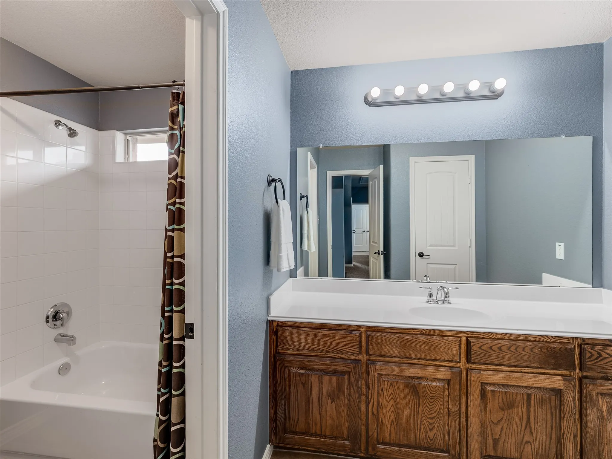 Single Family Residence For Sale in Collin County , 5732 Chateau Drive, Sachse, Texas 75048, 5 Bedroom, 4 Bathroom, 2 Garage spaces, 3,755 Sqft, built in 2010, mls#21406788, Real Estate Agent in Sachse, Homes For Sale in Collin county, Homes For Sale in Sachse, Realtor in Sachse Texas, Real Estate Brokerage Independent Realty Texas, Luminita Cordes Realtor