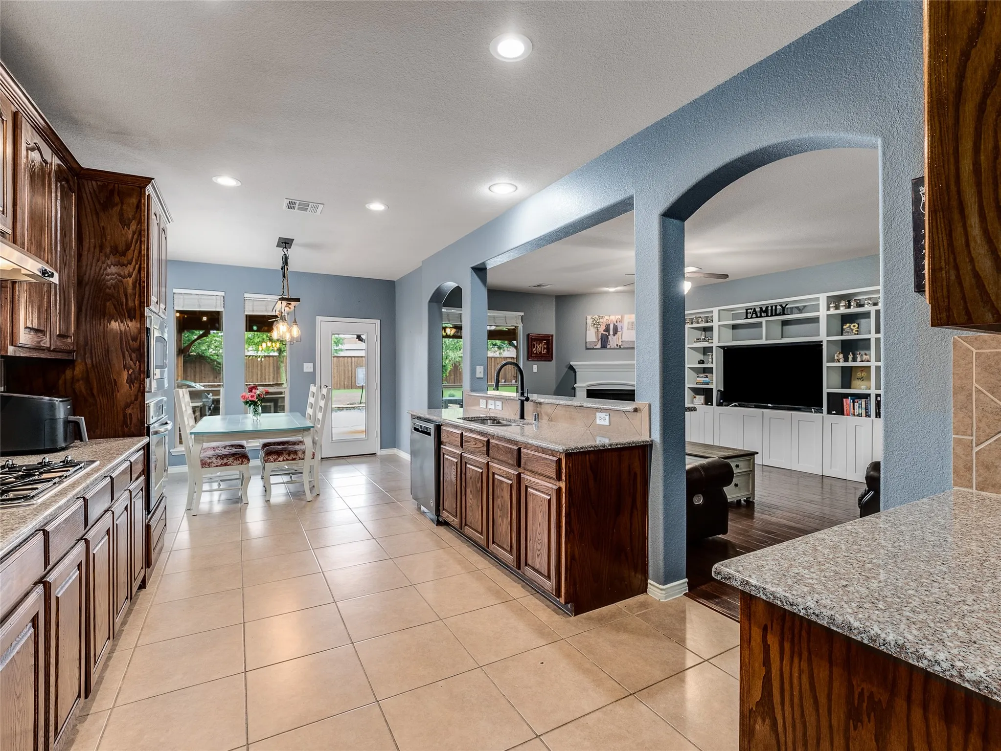 Single Family Residence For Sale in Collin County , 5732 Chateau Drive, Sachse, Texas 75048, 5 Bedroom, 4 Bathroom, 2 Garage spaces, 3,755 Sqft, built in 2010, mls#21406788, Real Estate Agent in Sachse, Homes For Sale in Collin county, Homes For Sale in Sachse, Realtor in Sachse Texas, Real Estate Brokerage Independent Realty Texas, Luminita Cordes Realtor