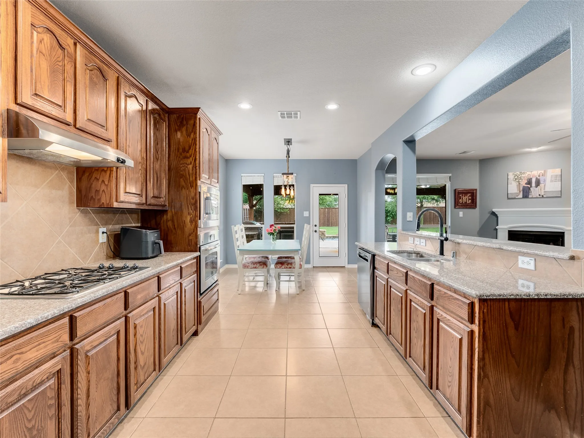 Single Family Residence For Sale in Collin County , 5732 Chateau Drive, Sachse, Texas 75048, 5 Bedroom, 4 Bathroom, 2 Garage spaces, 3,755 Sqft, built in 2010, mls#21406788, Real Estate Agent in Sachse, Homes For Sale in Collin county, Homes For Sale in Sachse, Realtor in Sachse Texas, Real Estate Brokerage Independent Realty Texas, Luminita Cordes Realtor