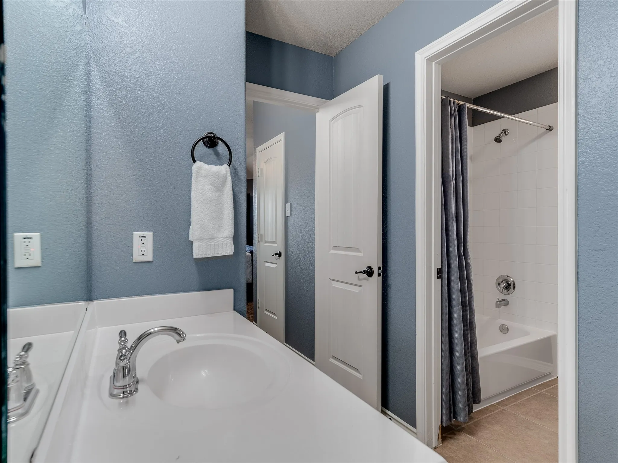 Single Family Residence For Sale in Collin County , 5732 Chateau Drive, Sachse, Texas 75048, 5 Bedroom, 4 Bathroom, 2 Garage spaces, 3,755 Sqft, built in 2010, mls#21406788, Real Estate Agent in Sachse, Homes For Sale in Collin county, Homes For Sale in Sachse, Realtor in Sachse Texas, Real Estate Brokerage Independent Realty Texas, Luminita Cordes Realtor