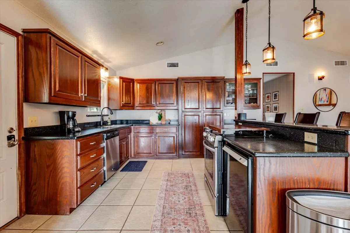 Single Family Residence For Sale in Palo Pinto County , 1012 Robin Lane, Possum Kingdom Lake, Texas 76449, 5 Bedroom, 4 Bathroom, Garage spaces, 2,058 Sqft, built in 1975, mls#21401516, Real Estate Agent in Possum Kingdom Lake, Homes For Sale in Palo Pinto county, Homes For Sale in Possum Kingdom Lake, Realtor in Possum Kingdom Lake Texas, Real Estate Brokerage Independent Realty Texas, Luminita Cordes Realtor