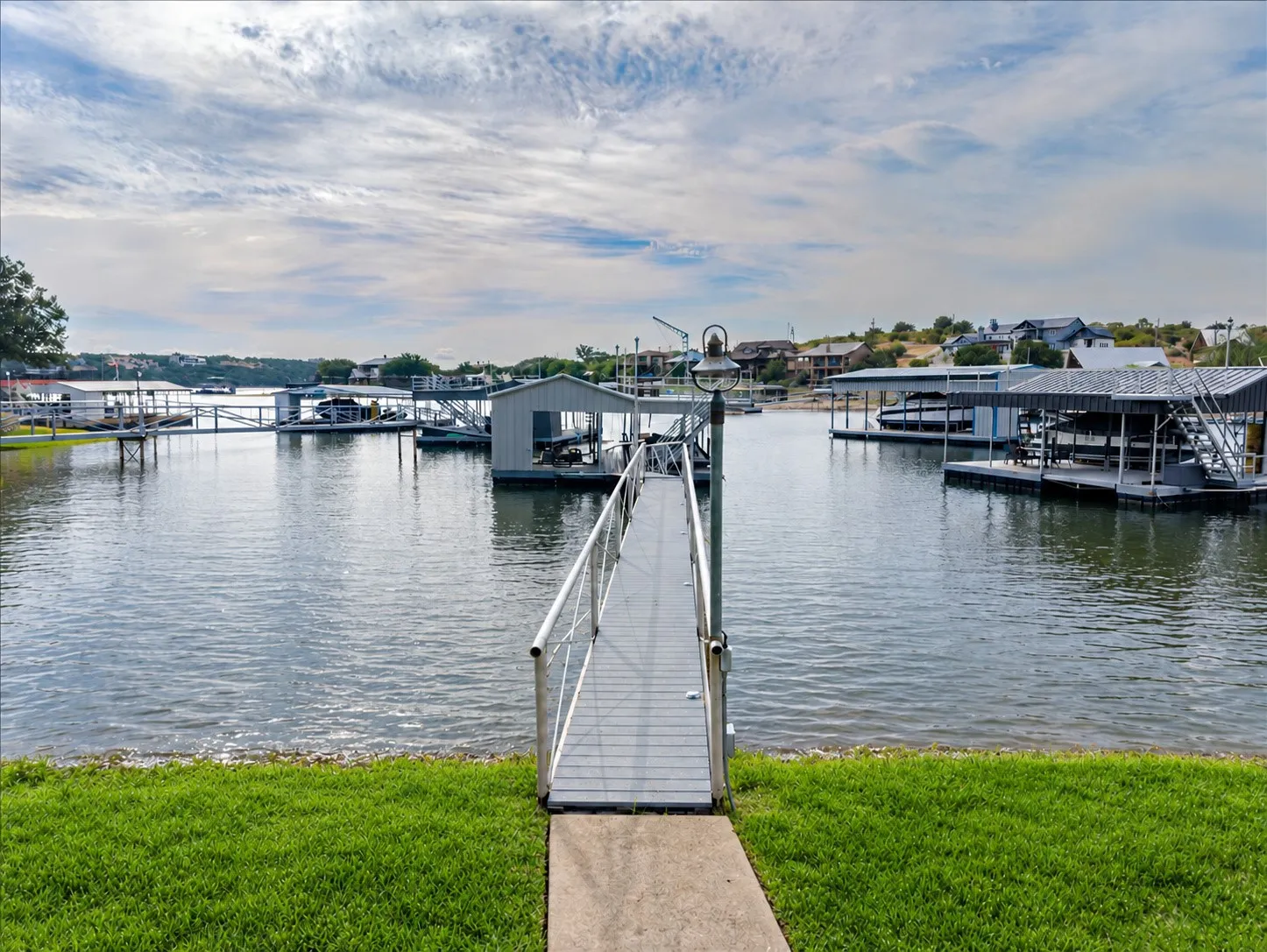 Single Family Residence For Sale in Palo Pinto County , 1012 Robin Lane, Possum Kingdom Lake, Texas 76449, 5 Bedroom, 4 Bathroom, Garage spaces, 2,058 Sqft, built in 1975, mls#21401516, Real Estate Agent in Possum Kingdom Lake, Homes For Sale in Palo Pinto county, Homes For Sale in Possum Kingdom Lake, Realtor in Possum Kingdom Lake Texas, Real Estate Brokerage Independent Realty Texas, Luminita Cordes Realtor