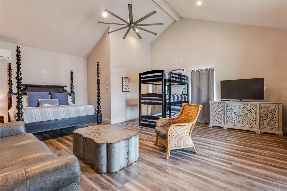 Single Family Residence For Sale in Palo Pinto County , 1012 Robin Lane, Possum Kingdom Lake, Texas 76449, 5 Bedroom, 4 Bathroom, Garage spaces, 2,058 Sqft, built in 1975, mls#21401516, Real Estate Agent in Possum Kingdom Lake, Homes For Sale in Palo Pinto county, Homes For Sale in Possum Kingdom Lake, Realtor in Possum Kingdom Lake Texas, Real Estate Brokerage Independent Realty Texas, Luminita Cordes Realtor