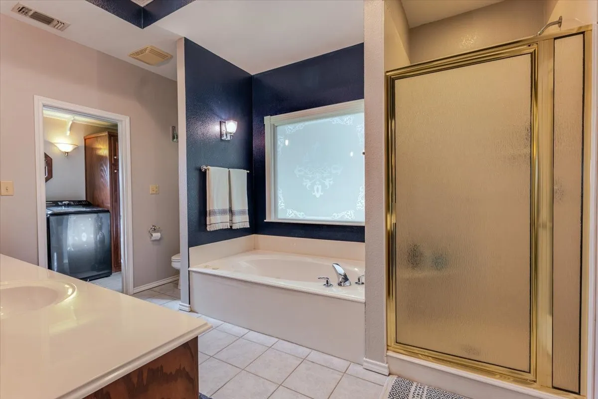 Single Family Residence For Sale in Palo Pinto County , 1012 Robin Lane, Possum Kingdom Lake, Texas 76449, 5 Bedroom, 4 Bathroom, Garage spaces, 2,058 Sqft, built in 1975, mls#21401516, Real Estate Agent in Possum Kingdom Lake, Homes For Sale in Palo Pinto county, Homes For Sale in Possum Kingdom Lake, Realtor in Possum Kingdom Lake Texas, Real Estate Brokerage Independent Realty Texas, Luminita Cordes Realtor