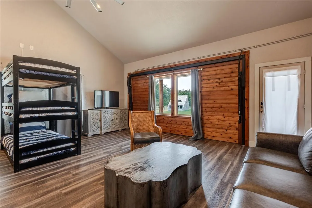 Single Family Residence For Sale in Palo Pinto County , 1012 Robin Lane, Possum Kingdom Lake, Texas 76449, 5 Bedroom, 4 Bathroom, Garage spaces, 2,058 Sqft, built in 1975, mls#21401516, Real Estate Agent in Possum Kingdom Lake, Homes For Sale in Palo Pinto county, Homes For Sale in Possum Kingdom Lake, Realtor in Possum Kingdom Lake Texas, Real Estate Brokerage Independent Realty Texas, Luminita Cordes Realtor