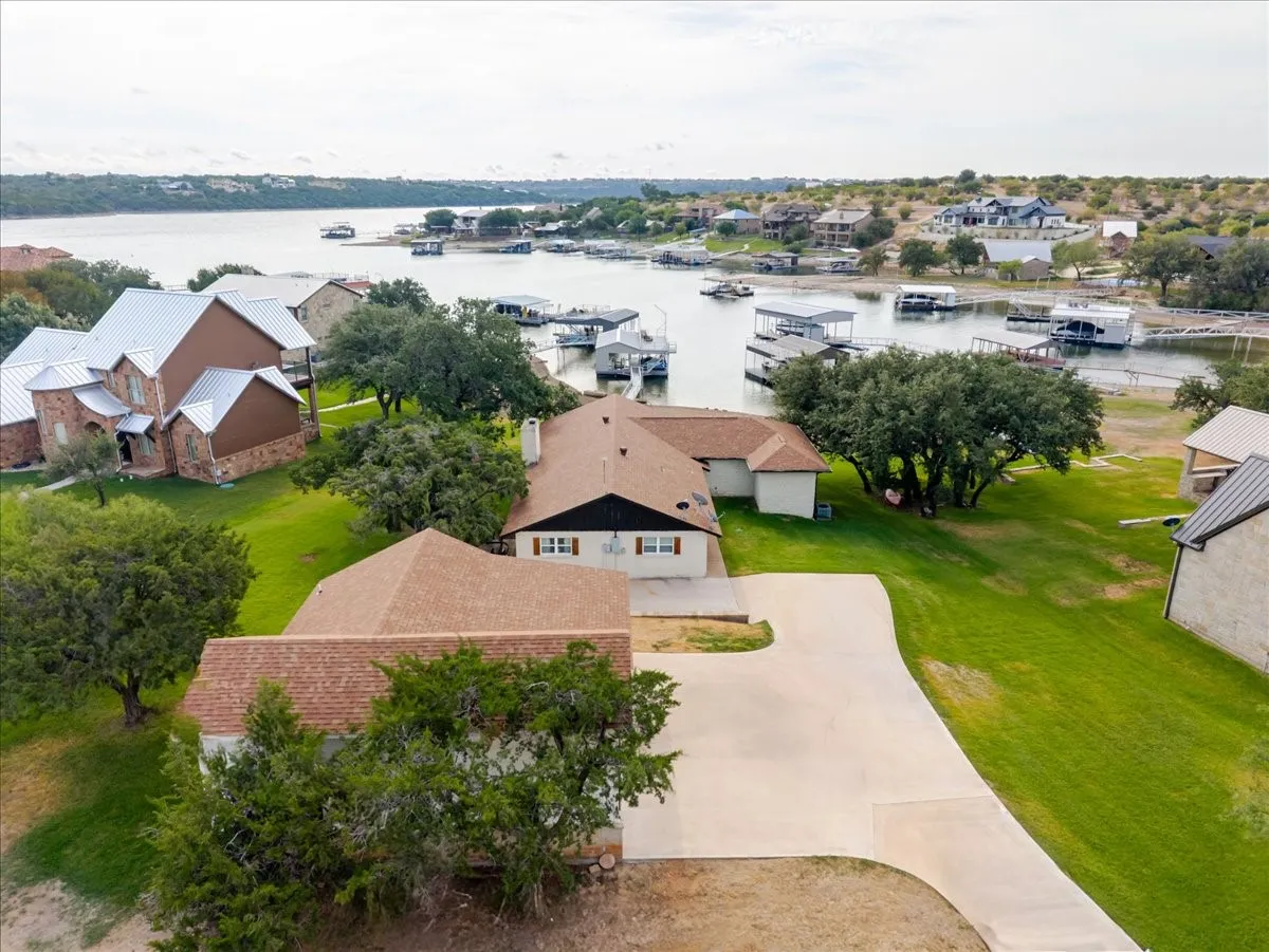 Single Family Residence For Sale in Palo Pinto County , 1012 Robin Lane, Possum Kingdom Lake, Texas 76449, 5 Bedroom, 4 Bathroom, Garage spaces, 2,058 Sqft, built in 1975, mls#21401516, Real Estate Agent in Possum Kingdom Lake, Homes For Sale in Palo Pinto county, Homes For Sale in Possum Kingdom Lake, Realtor in Possum Kingdom Lake Texas, Real Estate Brokerage Independent Realty Texas, Luminita Cordes Realtor