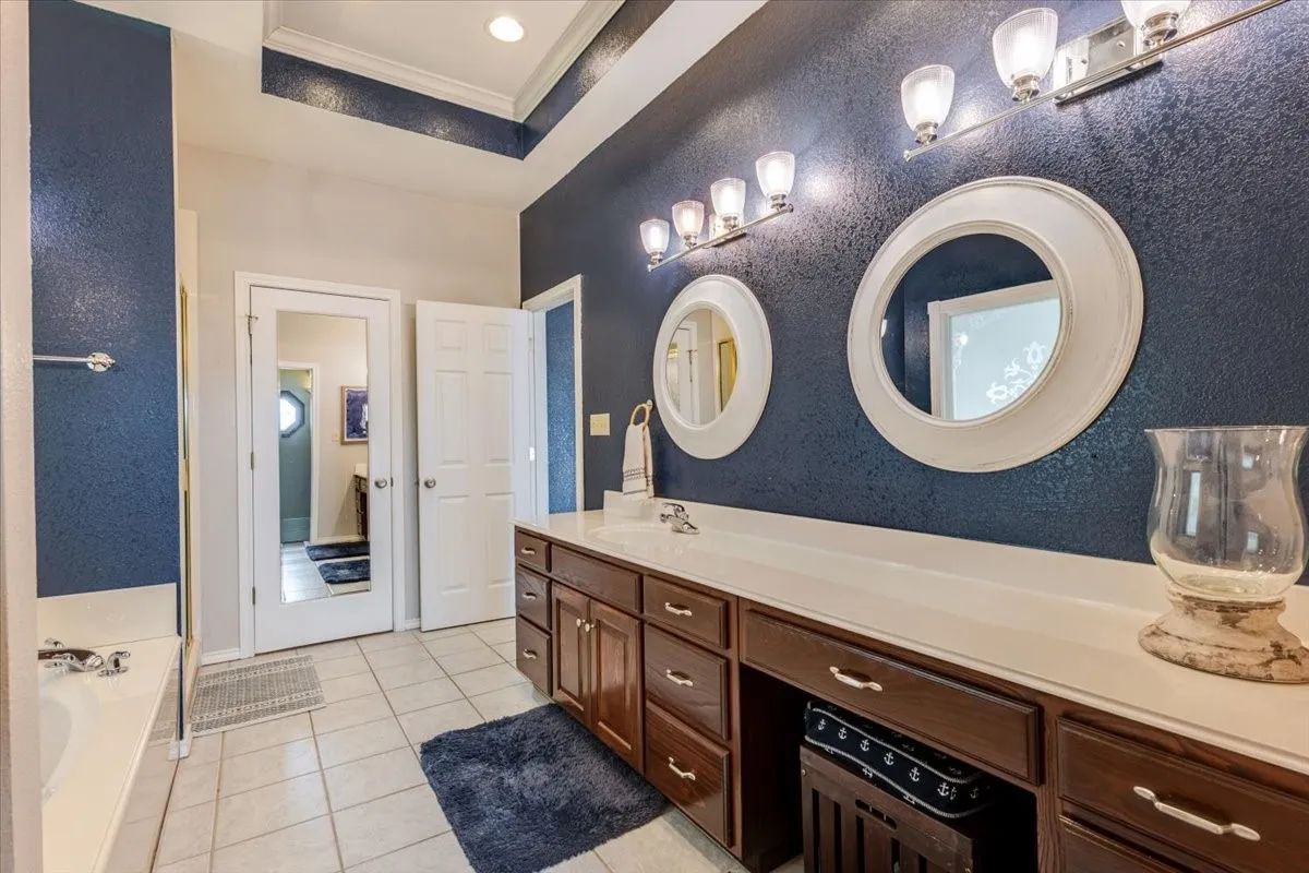 Single Family Residence For Sale in Palo Pinto County , 1012 Robin Lane, Possum Kingdom Lake, Texas 76449, 5 Bedroom, 4 Bathroom, Garage spaces, 2,058 Sqft, built in 1975, mls#21401516, Real Estate Agent in Possum Kingdom Lake, Homes For Sale in Palo Pinto county, Homes For Sale in Possum Kingdom Lake, Realtor in Possum Kingdom Lake Texas, Real Estate Brokerage Independent Realty Texas, Luminita Cordes Realtor