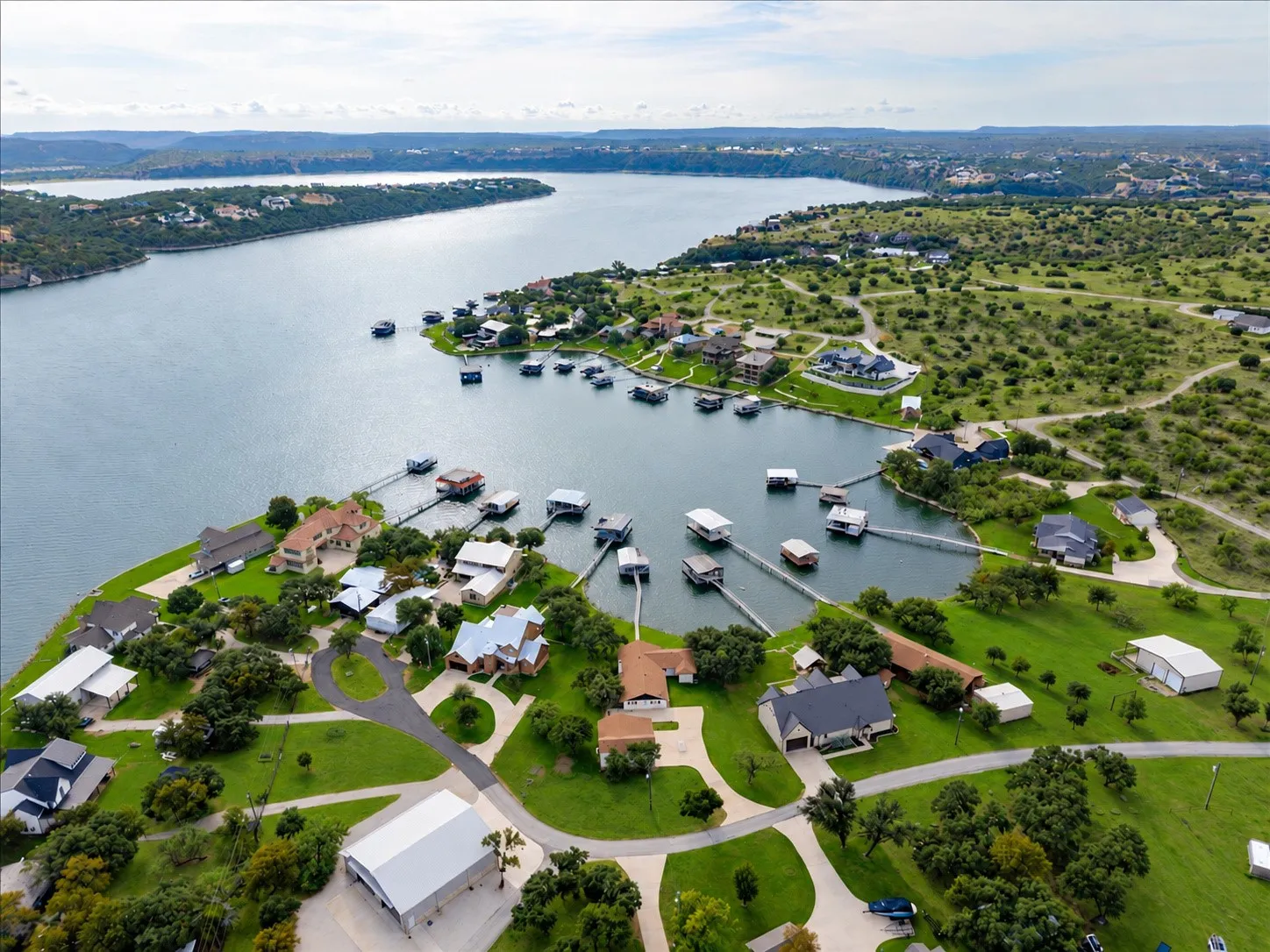 Single Family Residence For Sale in Palo Pinto County , 1012 Robin Lane, Possum Kingdom Lake, Texas 76449, 5 Bedroom, 4 Bathroom, Garage spaces, 2,058 Sqft, built in 1975, mls#21401516, Real Estate Agent in Possum Kingdom Lake, Homes For Sale in Palo Pinto county, Homes For Sale in Possum Kingdom Lake, Realtor in Possum Kingdom Lake Texas, Real Estate Brokerage Independent Realty Texas, Luminita Cordes Realtor