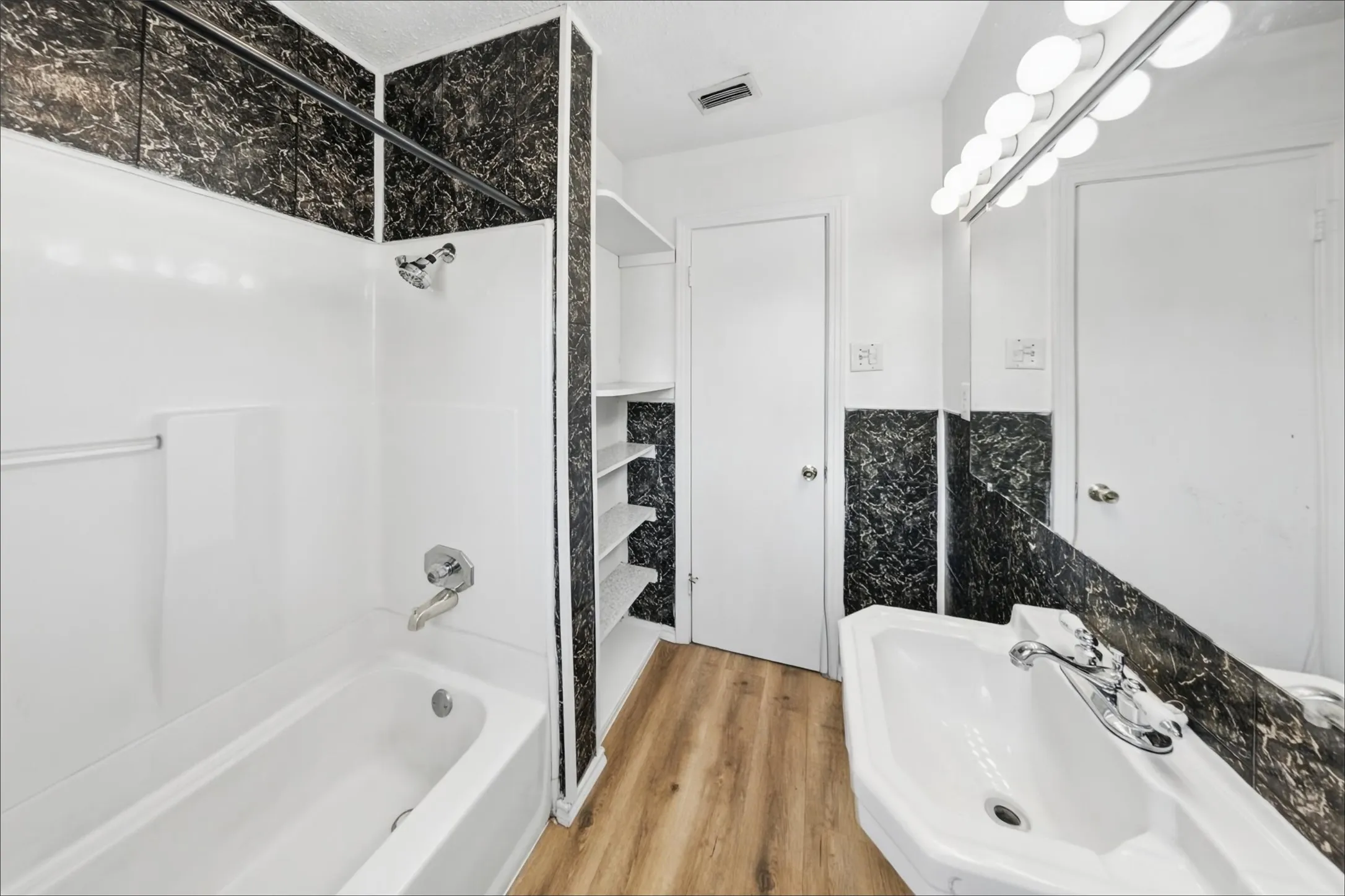 Single Family Residence For Rent in Tarrant County , 5025 Catalpa Street, Haltom City, Texas 76117, 3 Bedroom, 1 Bathroom, Garage spaces, 1,060 Sqft, built in 1950, mls#21406876, Real Estate Agent in Haltom City, Homes For Rent in Tarrant county, Homes For Rent in Haltom City, Realtor in Haltom City Texas, Real Estate Brokerage Independent Realty Texas, Luminita Cordes Realtor