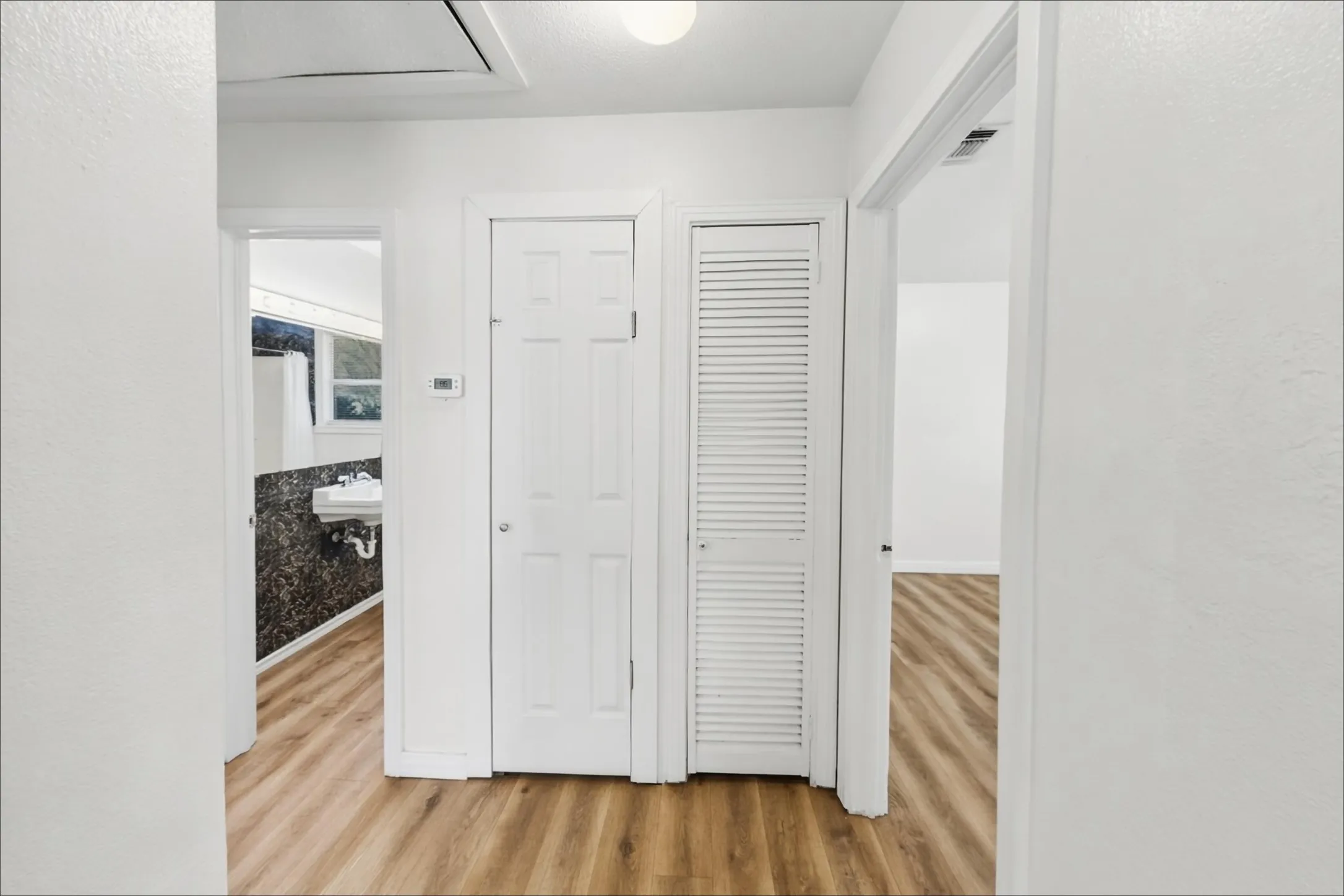 Single Family Residence For Rent in Tarrant County , 5025 Catalpa Street, Haltom City, Texas 76117, 3 Bedroom, 1 Bathroom, Garage spaces, 1,060 Sqft, built in 1950, mls#21406876, Real Estate Agent in Haltom City, Homes For Rent in Tarrant county, Homes For Rent in Haltom City, Realtor in Haltom City Texas, Real Estate Brokerage Independent Realty Texas, Luminita Cordes Realtor