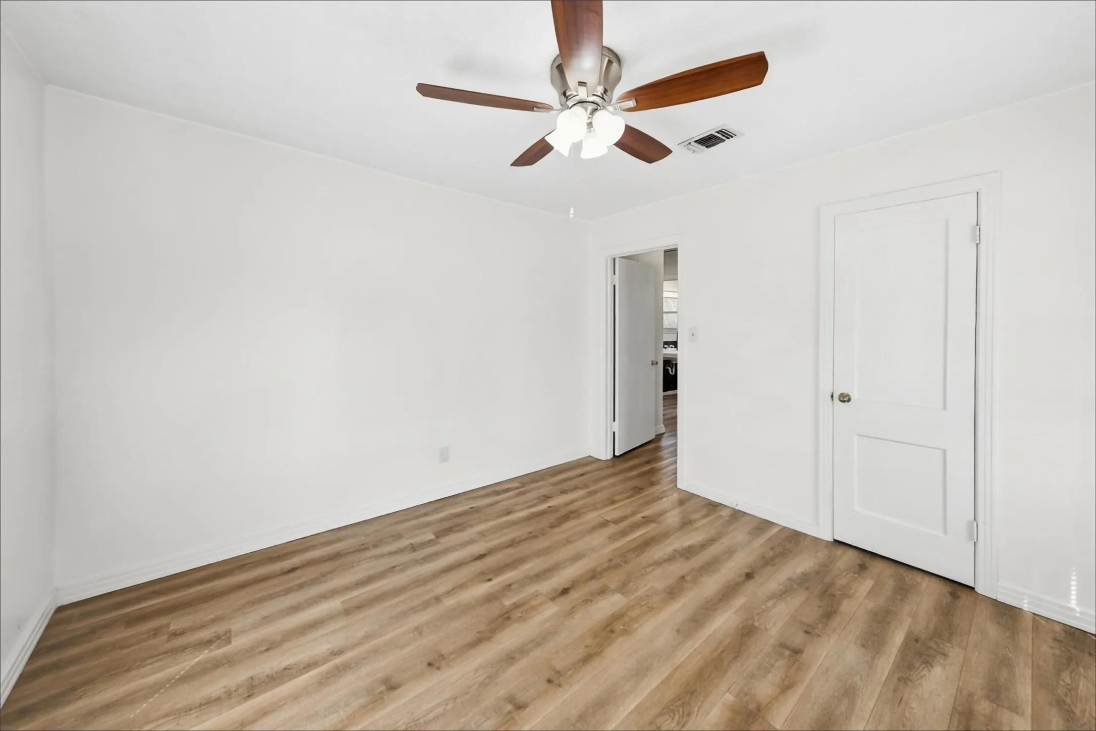 Single Family Residence For Rent in Tarrant County , 5025 Catalpa Street, Haltom City, Texas 76117, 3 Bedroom, 1 Bathroom, Garage spaces, 1,060 Sqft, built in 1950, mls#21406876, Real Estate Agent in Haltom City, Homes For Rent in Tarrant county, Homes For Rent in Haltom City, Realtor in Haltom City Texas, Real Estate Brokerage Independent Realty Texas, Luminita Cordes Realtor