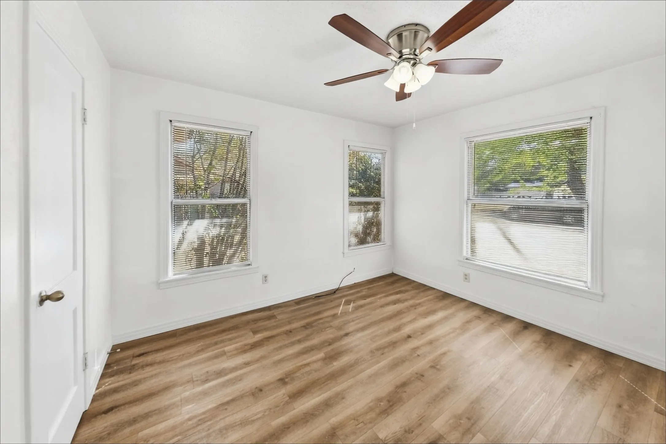 Single Family Residence For Rent in Tarrant County , 5025 Catalpa Street, Haltom City, Texas 76117, 3 Bedroom, 1 Bathroom, Garage spaces, 1,060 Sqft, built in 1950, mls#21406876, Real Estate Agent in Haltom City, Homes For Rent in Tarrant county, Homes For Rent in Haltom City, Realtor in Haltom City Texas, Real Estate Brokerage Independent Realty Texas, Luminita Cordes Realtor