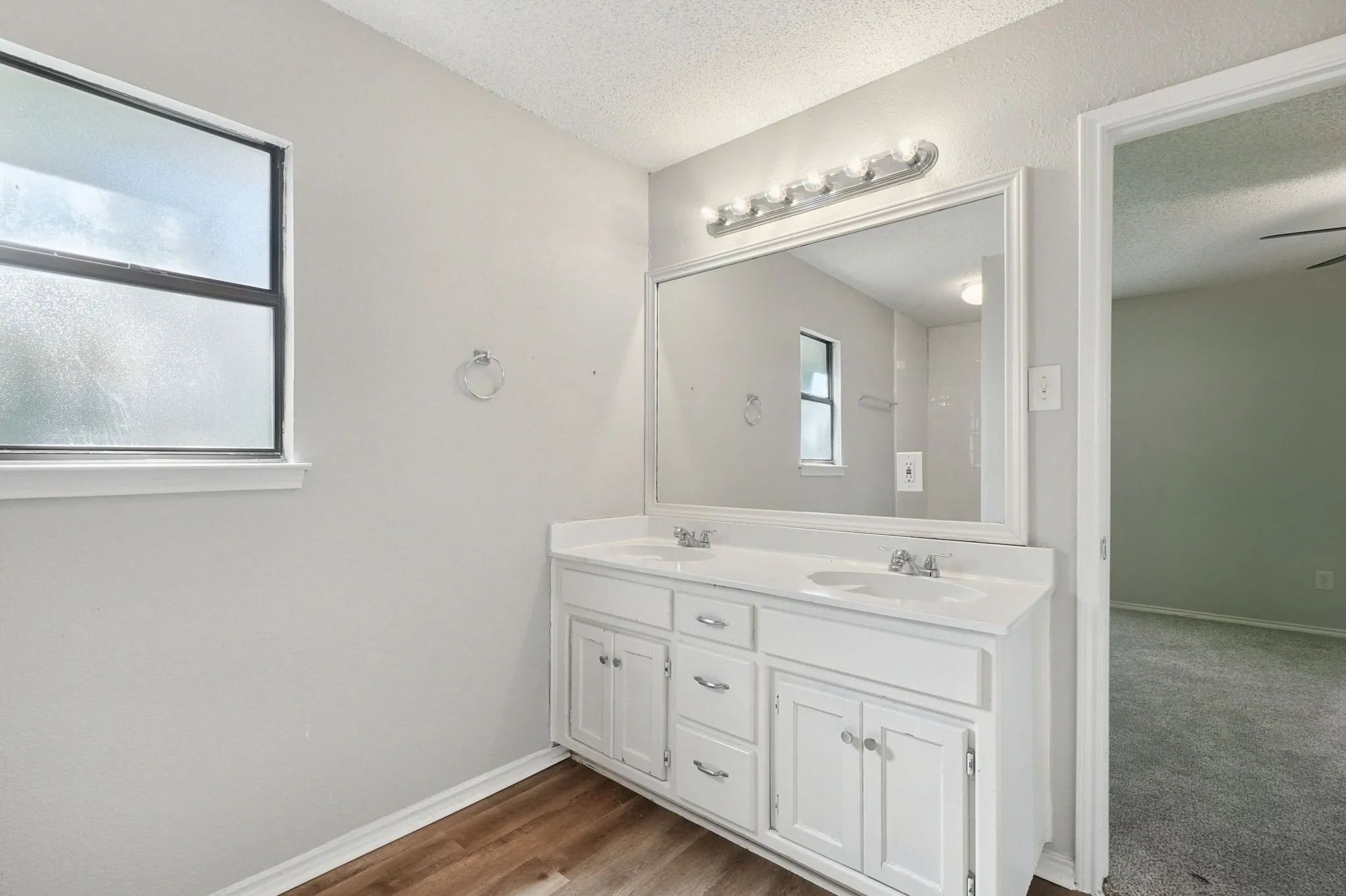 Single Family Residence For Sale in Tarrant County , 6000 Lavaca Drive, Arlington, Texas 76018, 3 Bedroom, 2 Bathroom, 2 Garage spaces, 1,559 Sqft, built in 1989, mls#21406624, Real Estate Agent in Arlington, Homes For Sale in Tarrant county, Homes For Sale in Arlington, Realtor in Arlington Texas, Real Estate Brokerage Independent Realty Texas, Luminita Cordes Realtor
