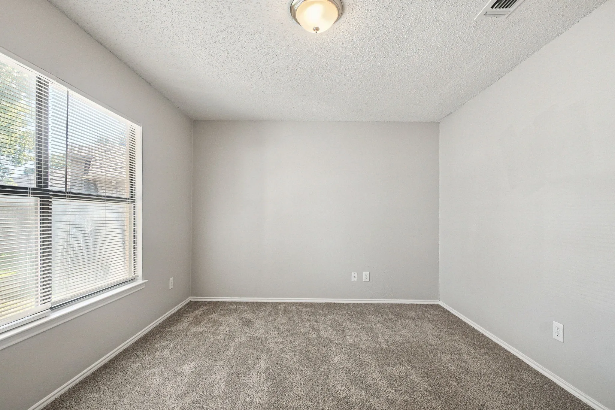 Single Family Residence For Sale in Tarrant County , 6000 Lavaca Drive, Arlington, Texas 76018, 3 Bedroom, 2 Bathroom, 2 Garage spaces, 1,559 Sqft, built in 1989, mls#21406624, Real Estate Agent in Arlington, Homes For Sale in Tarrant county, Homes For Sale in Arlington, Realtor in Arlington Texas, Real Estate Brokerage Independent Realty Texas, Luminita Cordes Realtor