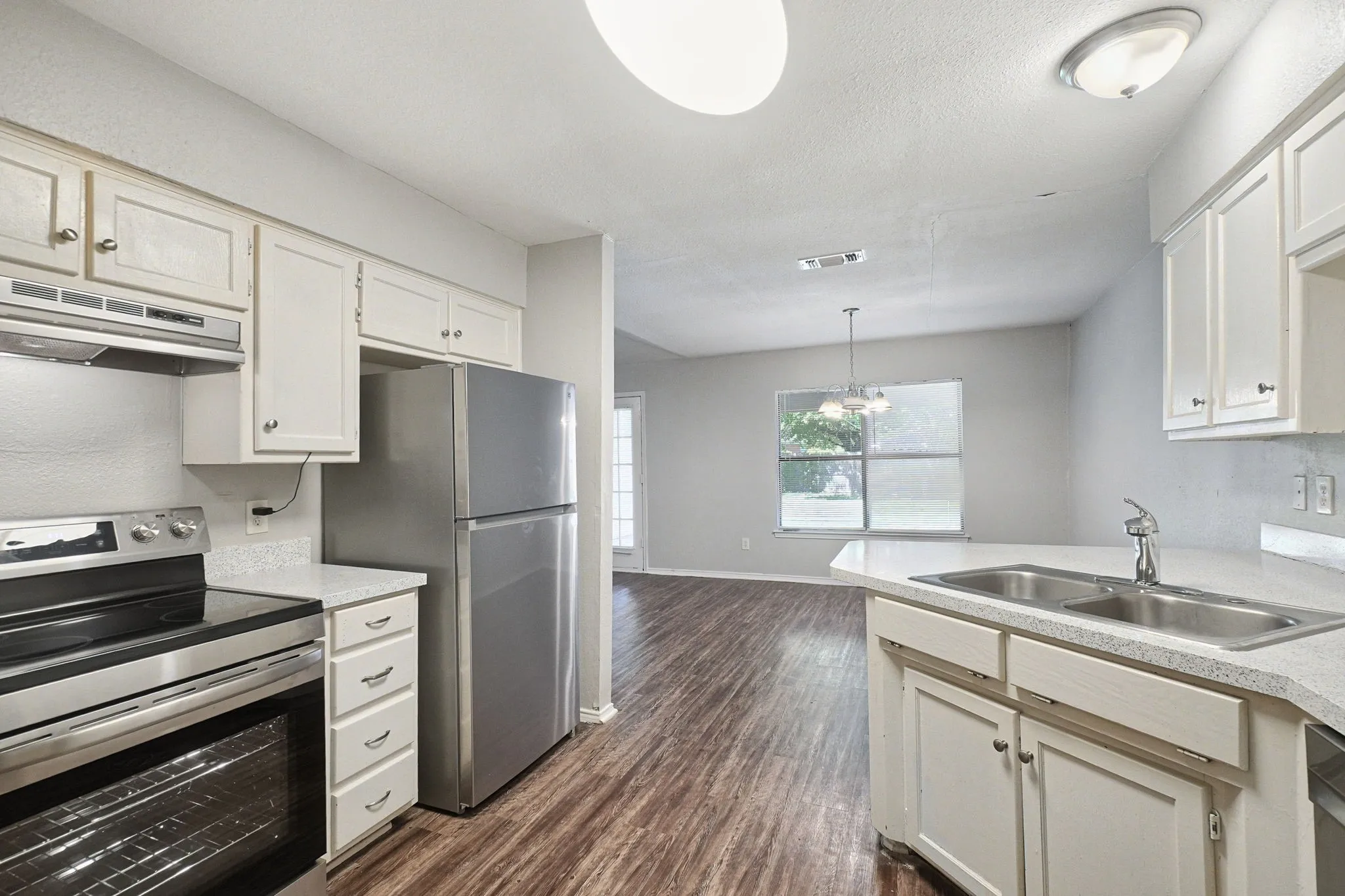 Single Family Residence For Sale in Tarrant County , 6000 Lavaca Drive, Arlington, Texas 76018, 3 Bedroom, 2 Bathroom, 2 Garage spaces, 1,559 Sqft, built in 1989, mls#21406624, Real Estate Agent in Arlington, Homes For Sale in Tarrant county, Homes For Sale in Arlington, Realtor in Arlington Texas, Real Estate Brokerage Independent Realty Texas, Luminita Cordes Realtor