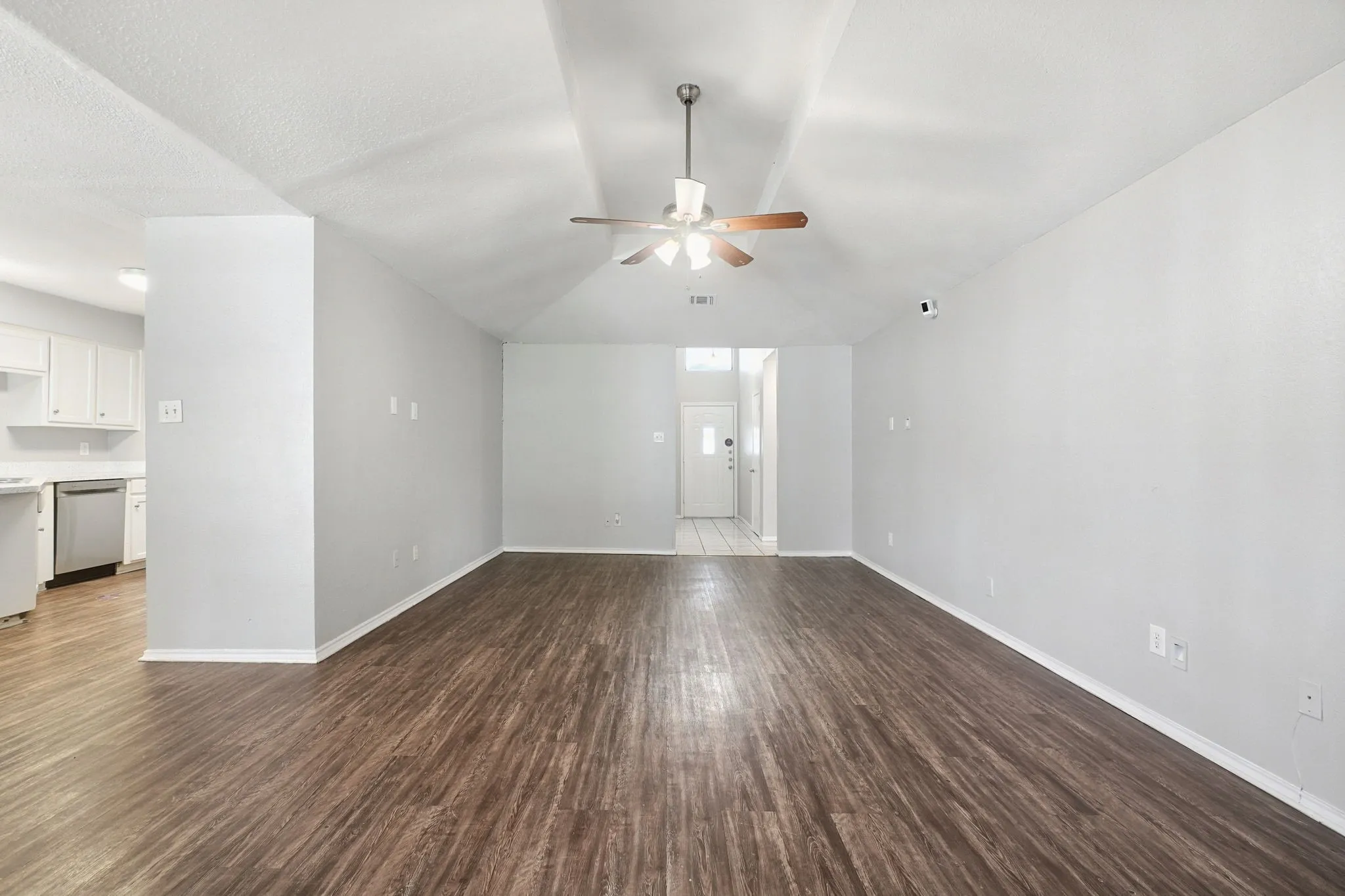 Single Family Residence For Sale in Tarrant County , 6000 Lavaca Drive, Arlington, Texas 76018, 3 Bedroom, 2 Bathroom, 2 Garage spaces, 1,559 Sqft, built in 1989, mls#21406624, Real Estate Agent in Arlington, Homes For Sale in Tarrant county, Homes For Sale in Arlington, Realtor in Arlington Texas, Real Estate Brokerage Independent Realty Texas, Luminita Cordes Realtor