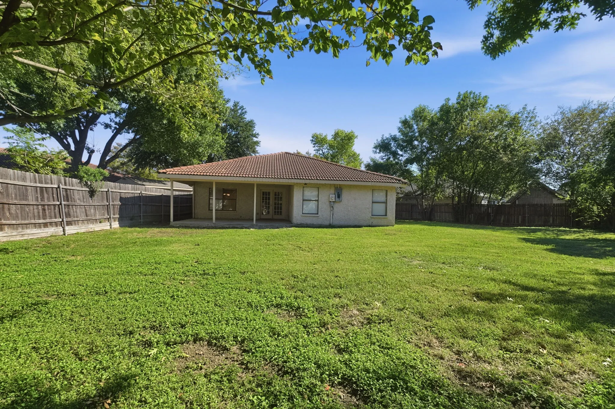Single Family Residence For Sale in Tarrant County , 6000 Lavaca Drive, Arlington, Texas 76018, 3 Bedroom, 2 Bathroom, 2 Garage spaces, 1,559 Sqft, built in 1989, mls#21406624, Real Estate Agent in Arlington, Homes For Sale in Tarrant county, Homes For Sale in Arlington, Realtor in Arlington Texas, Real Estate Brokerage Independent Realty Texas, Luminita Cordes Realtor