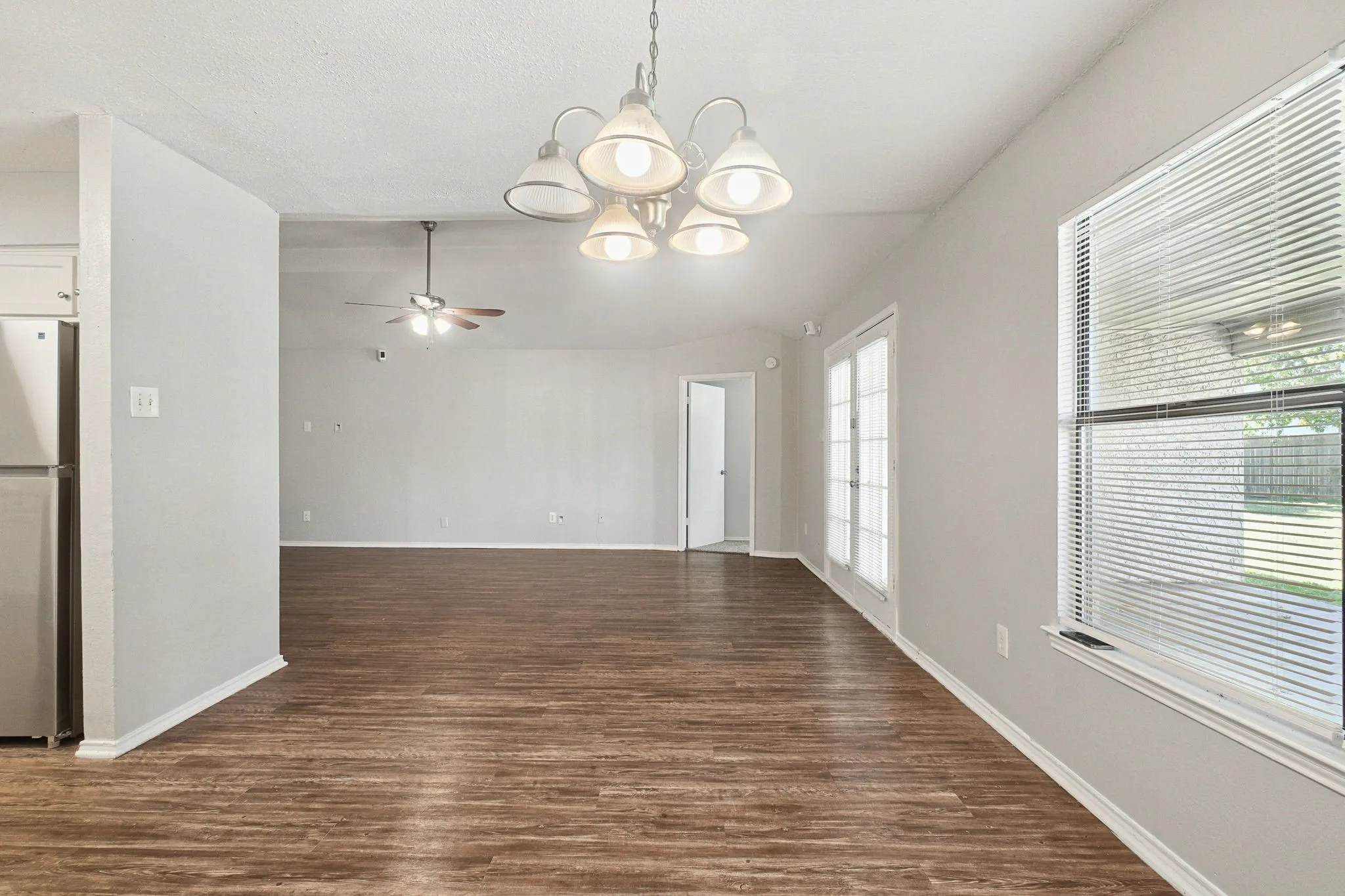 Single Family Residence For Sale in Tarrant County , 6000 Lavaca Drive, Arlington, Texas 76018, 3 Bedroom, 2 Bathroom, 2 Garage spaces, 1,559 Sqft, built in 1989, mls#21406624, Real Estate Agent in Arlington, Homes For Sale in Tarrant county, Homes For Sale in Arlington, Realtor in Arlington Texas, Real Estate Brokerage Independent Realty Texas, Luminita Cordes Realtor