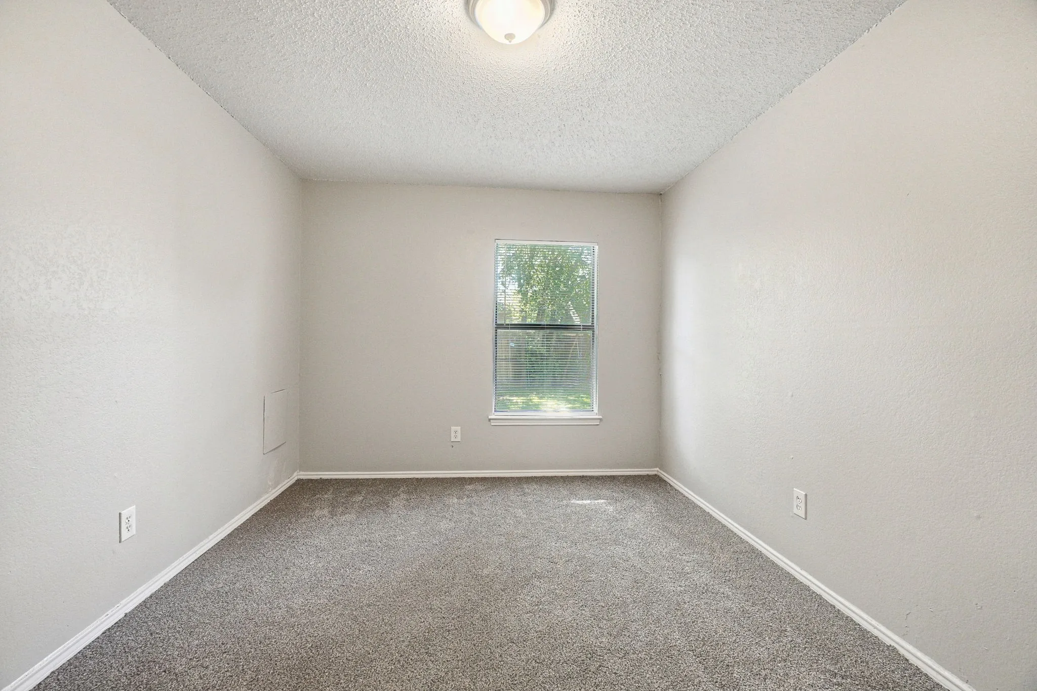 Single Family Residence For Sale in Tarrant County , 6000 Lavaca Drive, Arlington, Texas 76018, 3 Bedroom, 2 Bathroom, 2 Garage spaces, 1,559 Sqft, built in 1989, mls#21406624, Real Estate Agent in Arlington, Homes For Sale in Tarrant county, Homes For Sale in Arlington, Realtor in Arlington Texas, Real Estate Brokerage Independent Realty Texas, Luminita Cordes Realtor