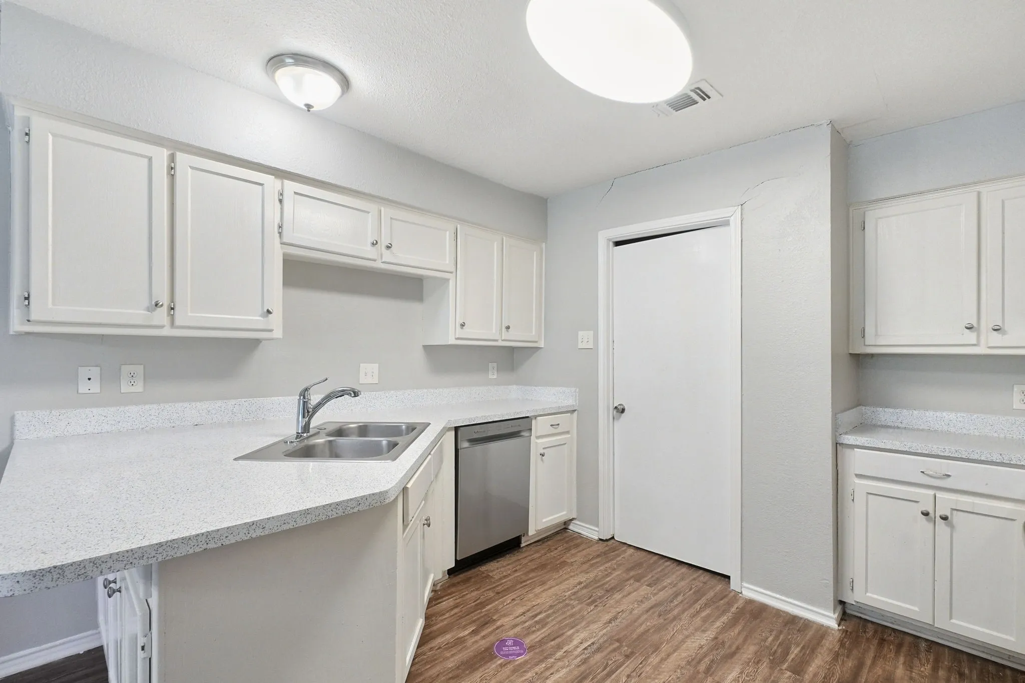 Single Family Residence For Sale in Tarrant County , 6000 Lavaca Drive, Arlington, Texas 76018, 3 Bedroom, 2 Bathroom, 2 Garage spaces, 1,559 Sqft, built in 1989, mls#21406624, Real Estate Agent in Arlington, Homes For Sale in Tarrant county, Homes For Sale in Arlington, Realtor in Arlington Texas, Real Estate Brokerage Independent Realty Texas, Luminita Cordes Realtor