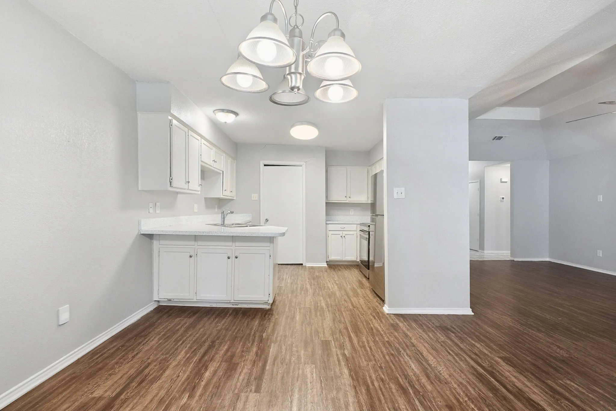 Single Family Residence For Sale in Tarrant County , 6000 Lavaca Drive, Arlington, Texas 76018, 3 Bedroom, 2 Bathroom, 2 Garage spaces, 1,559 Sqft, built in 1989, mls#21406624, Real Estate Agent in Arlington, Homes For Sale in Tarrant county, Homes For Sale in Arlington, Realtor in Arlington Texas, Real Estate Brokerage Independent Realty Texas, Luminita Cordes Realtor