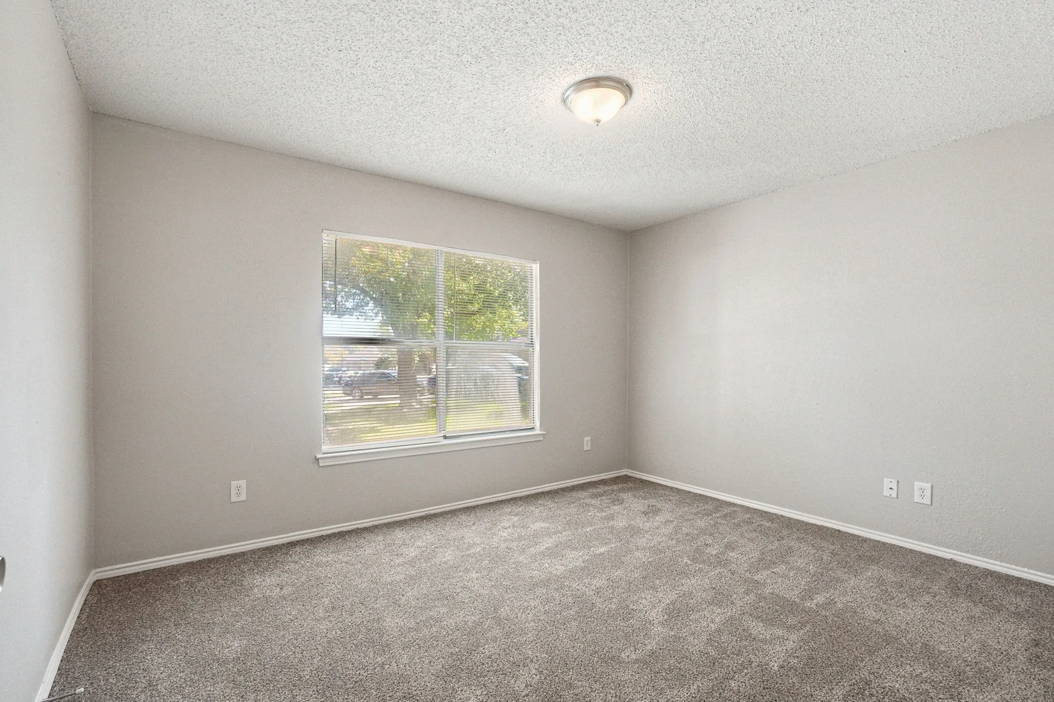 Single Family Residence For Sale in Tarrant County , 6000 Lavaca Drive, Arlington, Texas 76018, 3 Bedroom, 2 Bathroom, 2 Garage spaces, 1,559 Sqft, built in 1989, mls#21406624, Real Estate Agent in Arlington, Homes For Sale in Tarrant county, Homes For Sale in Arlington, Realtor in Arlington Texas, Real Estate Brokerage Independent Realty Texas, Luminita Cordes Realtor